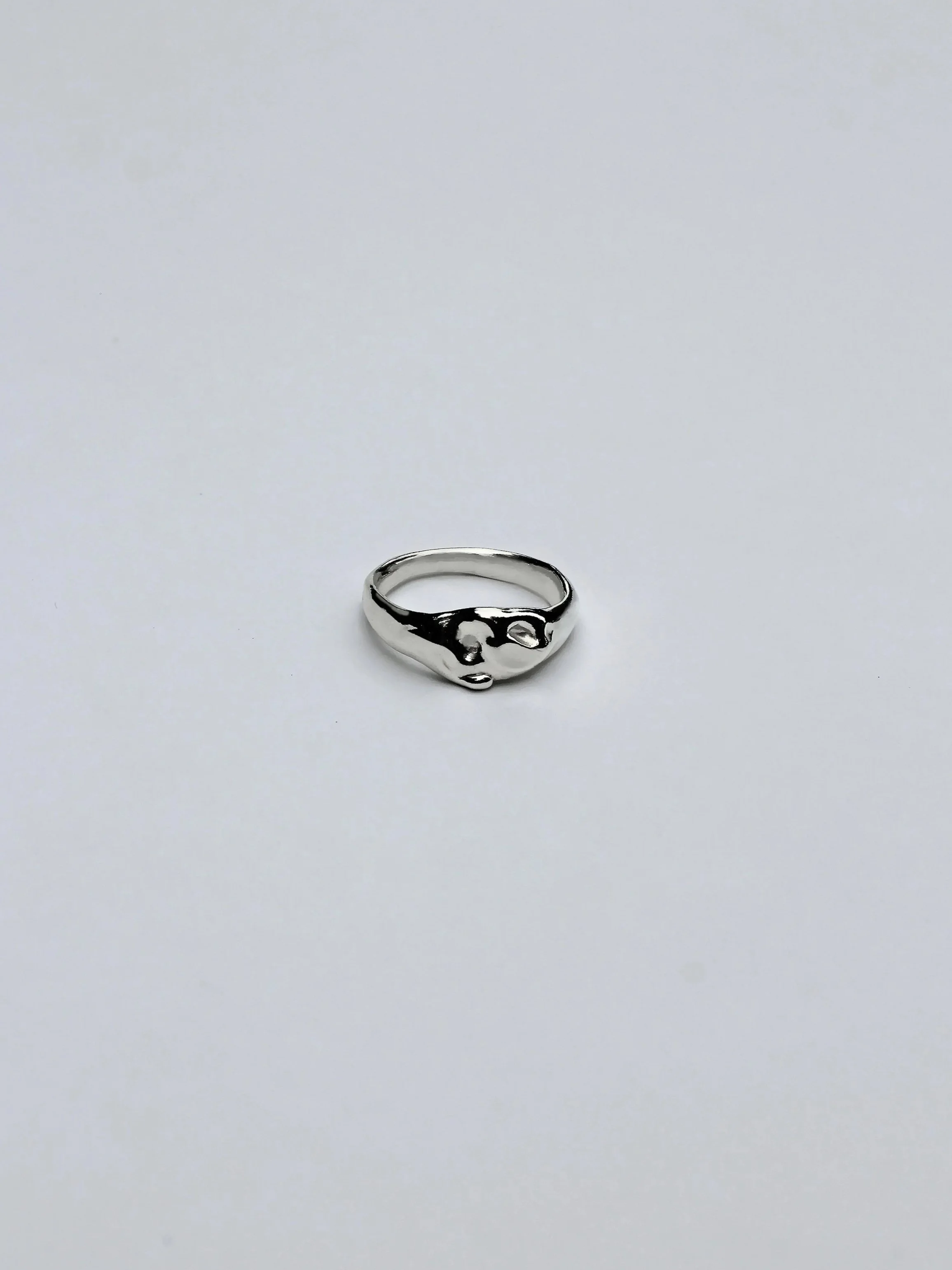 VESTIGE SIGNET IN SILVER