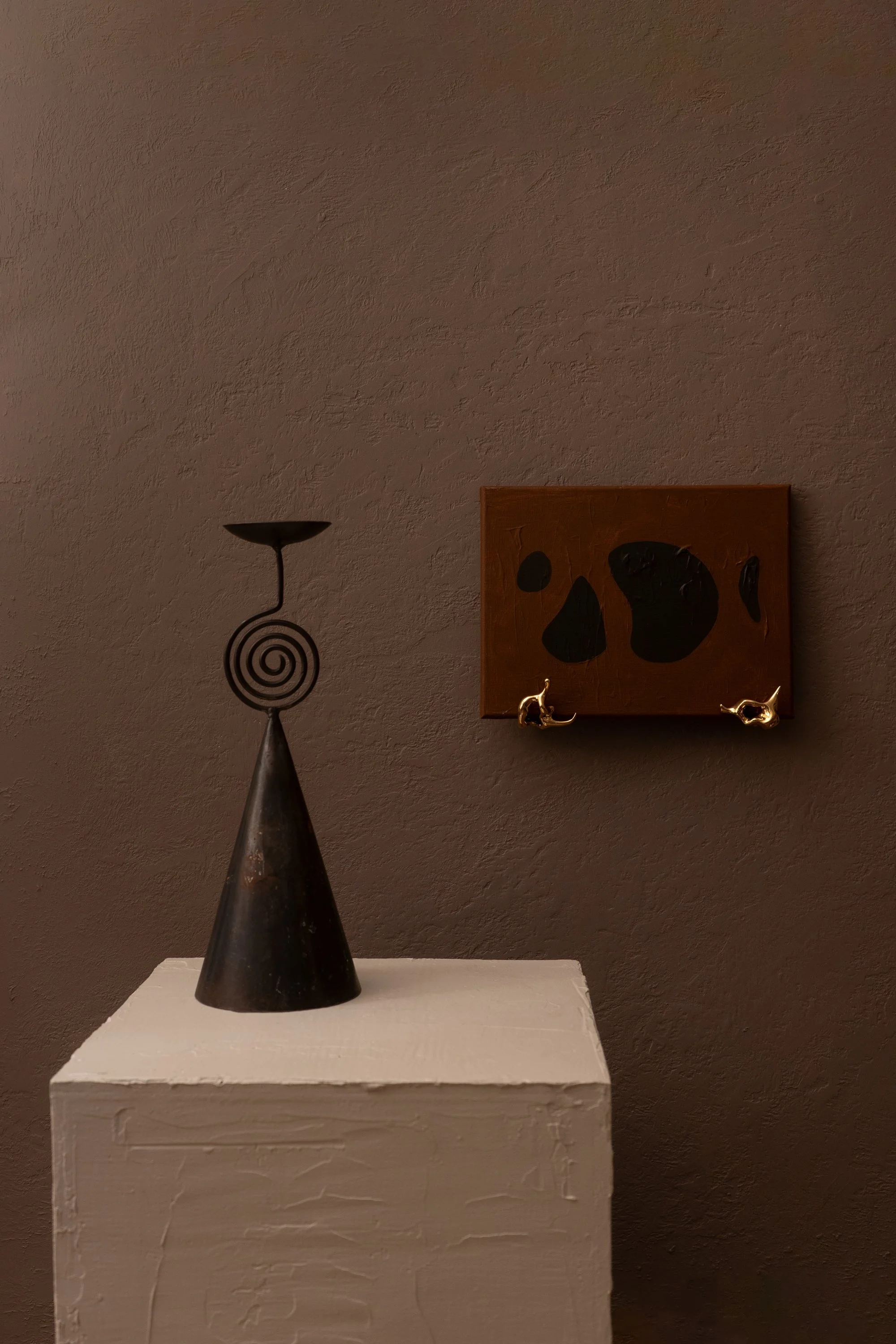 Sculptural art ledge by L.L.Y. Atelier photo by Alexandra Pelletier