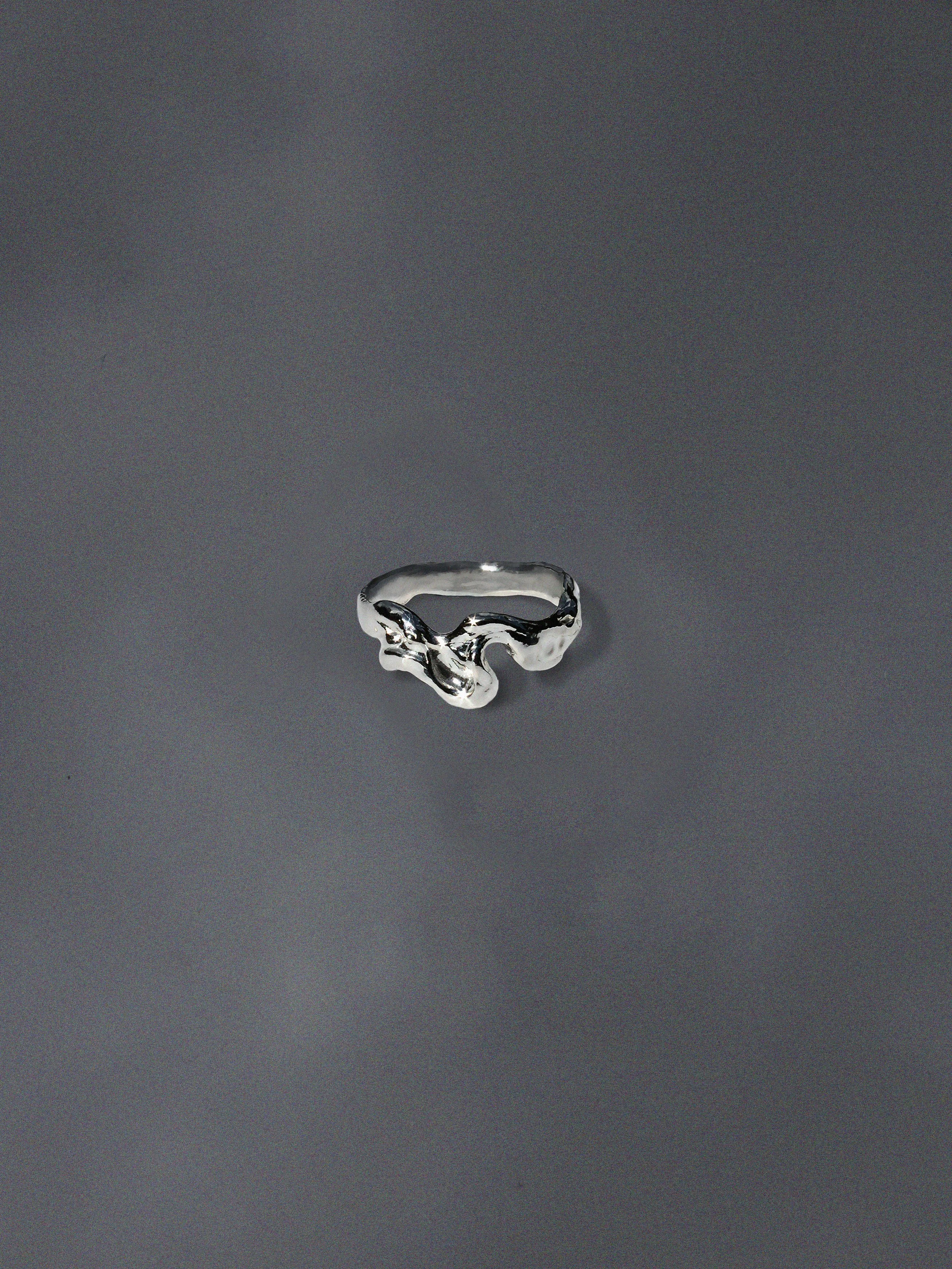 MORPH RING IN SILVER LLY ATELIER GREY BACKGROUND.jpg