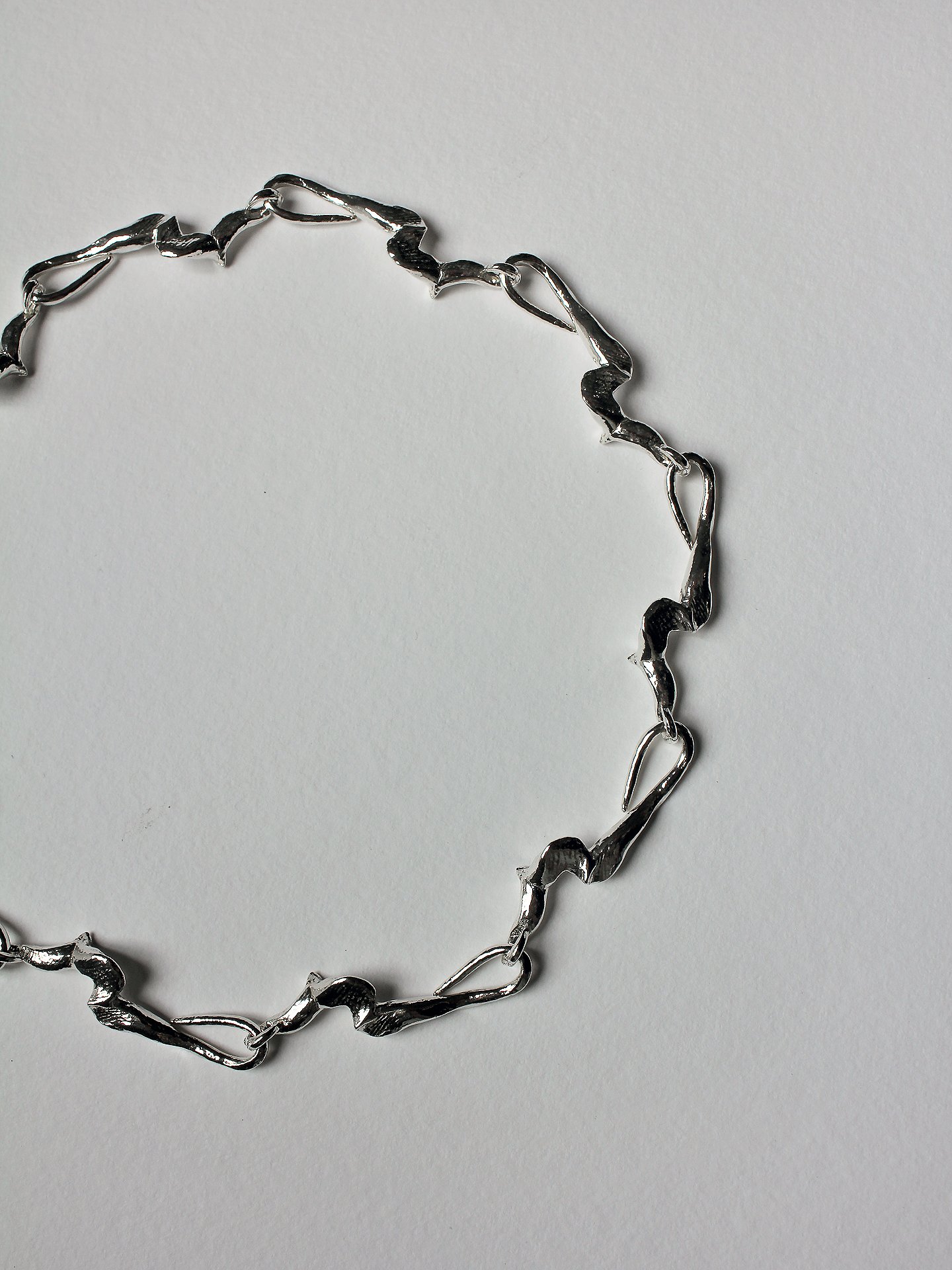 spine_choker_in_silver_lly_atelier.jpg
