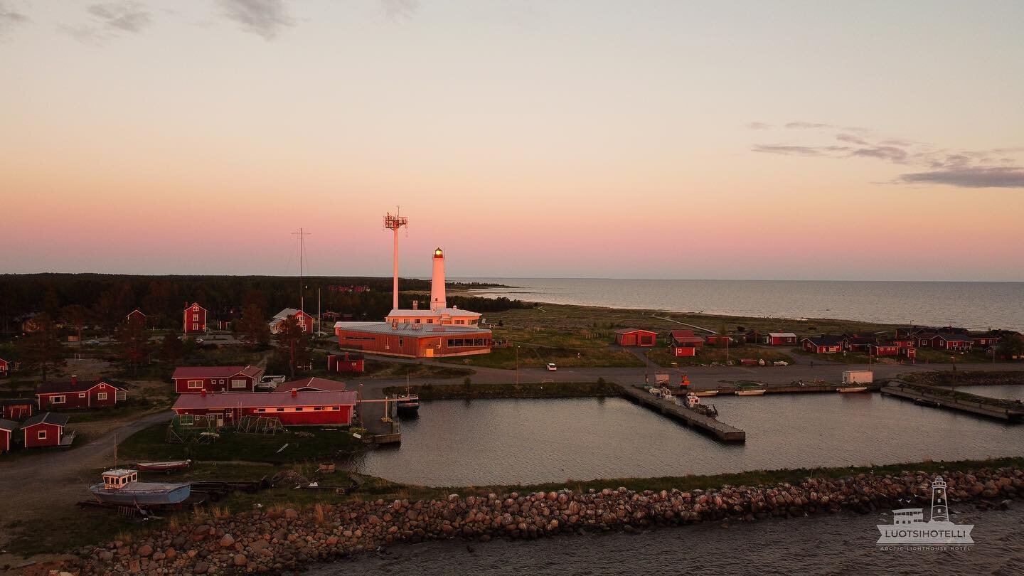 Summer and warmth ☀️☀️

Midsummer is here and the whole staff of Arctic Lighthouse Hotel is wishing a warm and nice midsummer. 

Enjoy the warm and sunny weather in Marjaniemi. 

#luotsihotelli #arcticlighthousehotel #hailuoto #visithailuoto #visitou