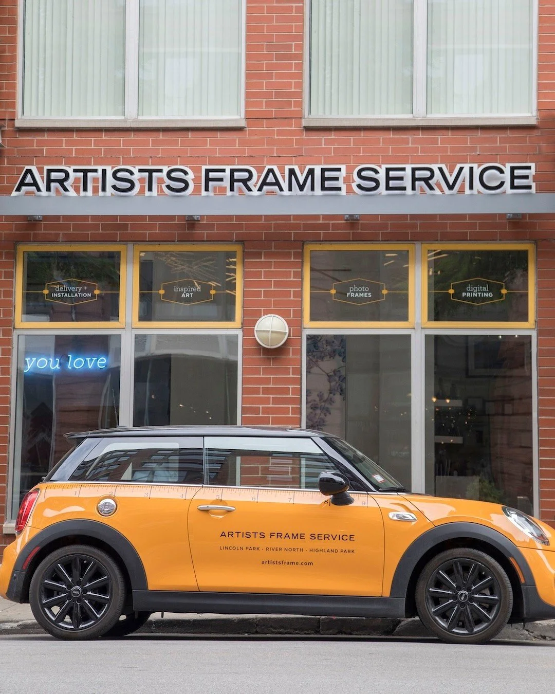 It's the perfect day for framing. Come see us (and our mini) with your art at #afsrivernorth! ☀️ #rivernorthdesigndistrict #rndd #chicagodesign #chicagointeriordesigners #merchandisemart #rivernorthchicago #customframeshop #chicagoframeshop