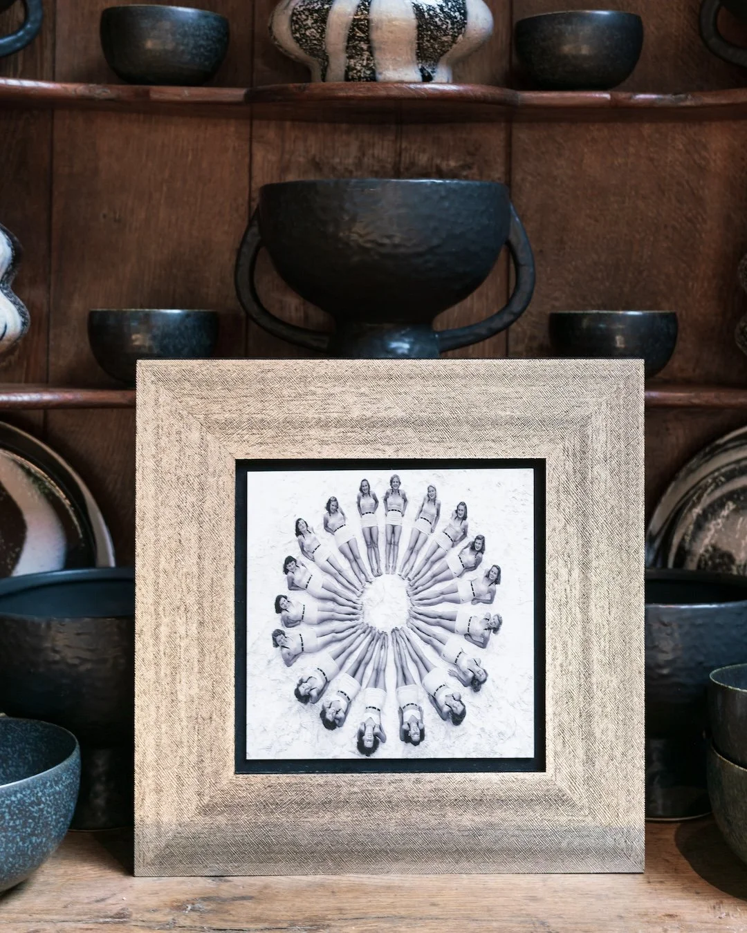 Black and white, bold and bright. This timeless photograph meets its match in a shimmering, textural frame &mdash; proof that a little glamour never goes out of style. #framesthatsparkle #glitterframes #photography #blackandwhitephotography #oldholly