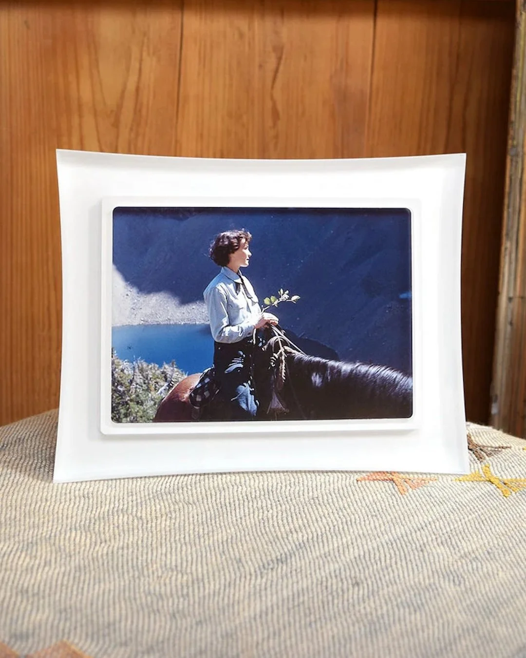 Clean lines. Snow White finish. Timeless holiday gifting. 🤍 Shop photo frames and print-and-frame gifts online or at any of our showrooms. #afslincolnpark #afsrivernorth #afshighlandpark #holidayshopping #holidaygifts #giftsforartlovers #festivefram