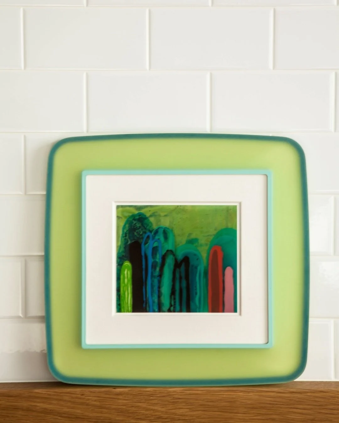 Seeing green this weekend? So are we. 🍀 As Chicago turns its most famous shade, we&rsquo;re celebrating color in all its forms with this vibrant #prismaframe. #prismaframes #prismaframing #acrylicframes #customacrylicframes #chicagoriverdyeing #gree