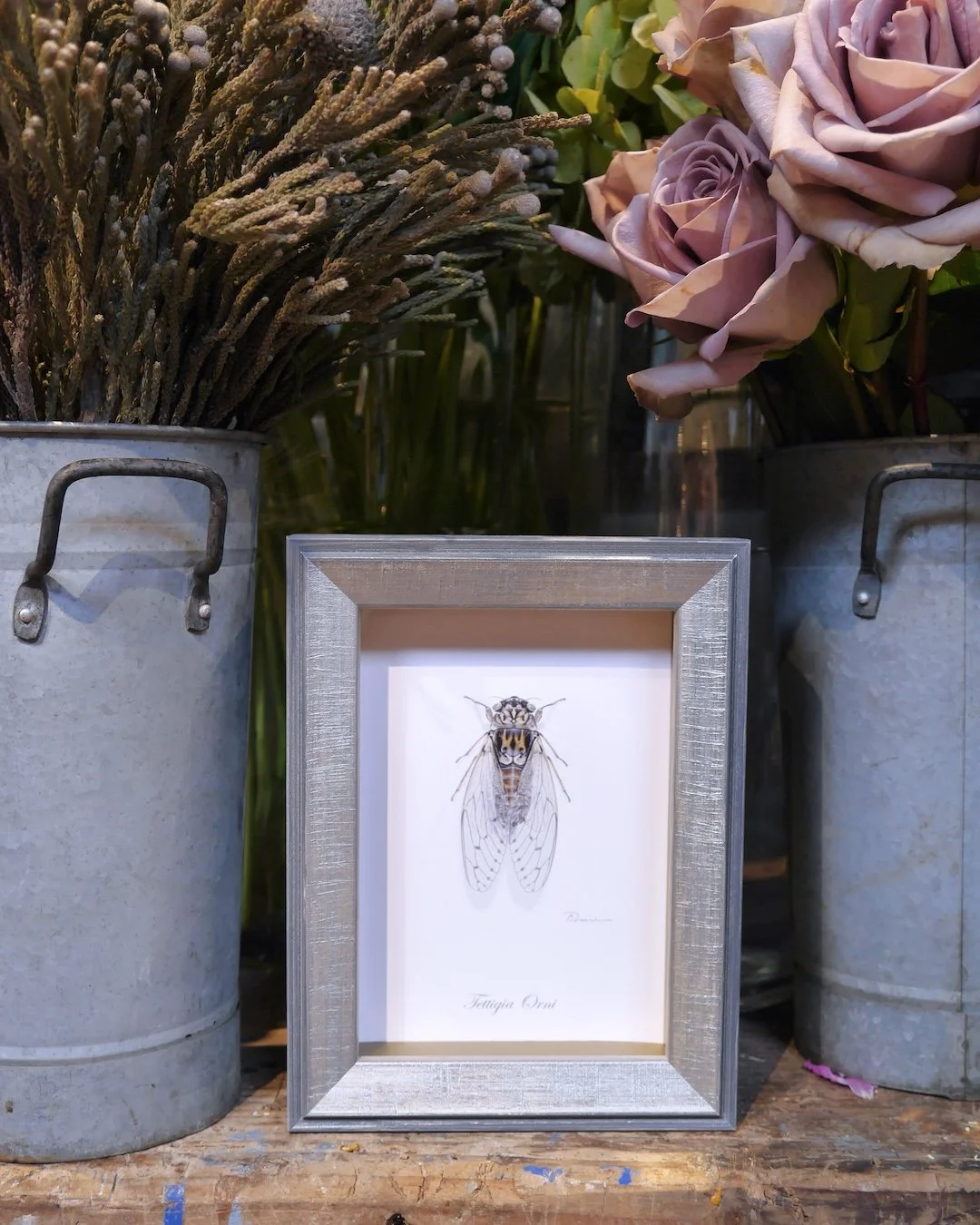 April showers, but make it framed. A little bloom, a little texture and suddenly everything feels like spring. 🌸

#springstyle #customframing #aprilshowers #mayflowers #artdetails #framedart #bugart #springrefresh #chicagoframeshop #customframingchi