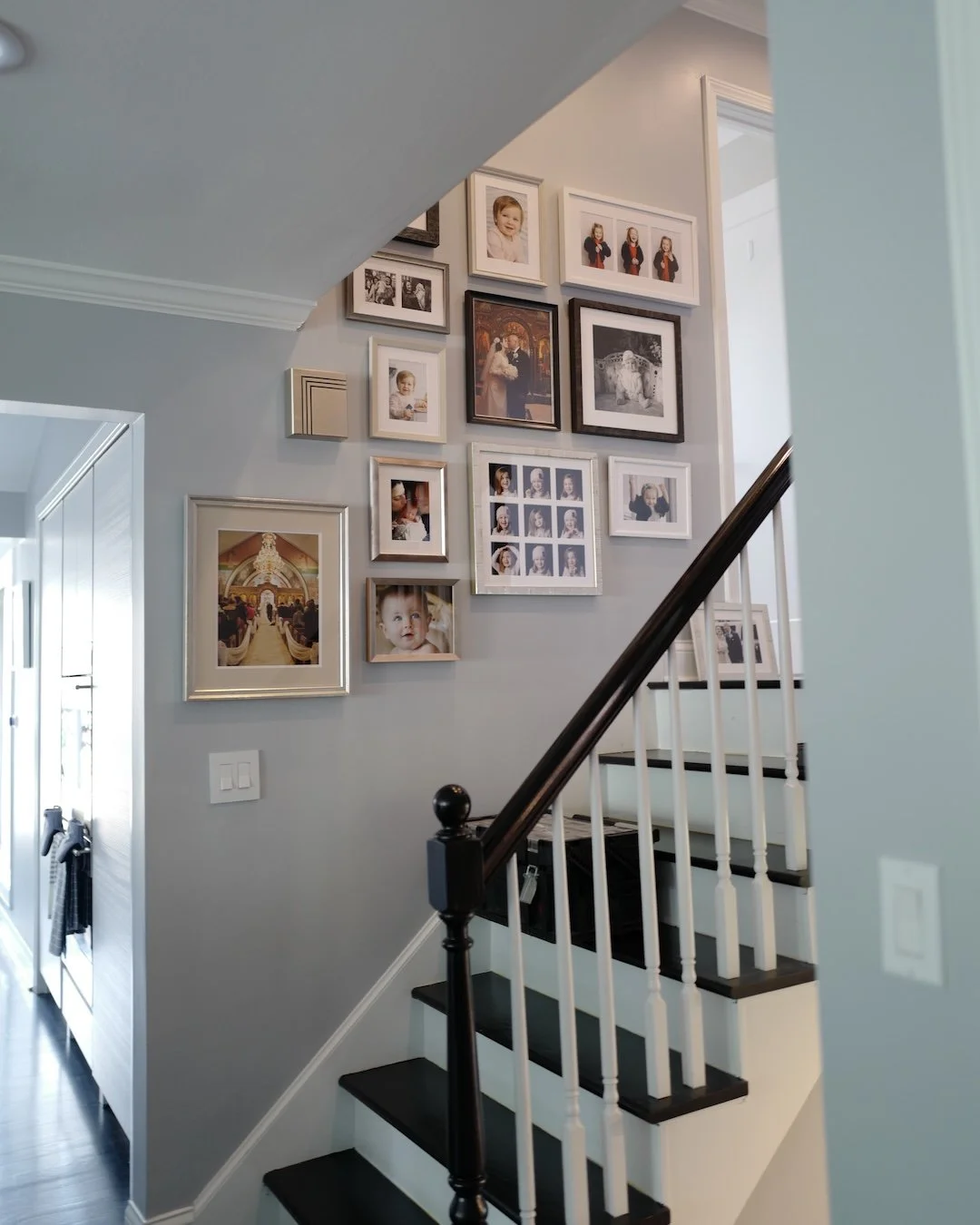 Forever obsessed with an up-the-stairs gallery wall. 🤍 #afschicago #gallerywall #customframing #homedecor #interiordesign