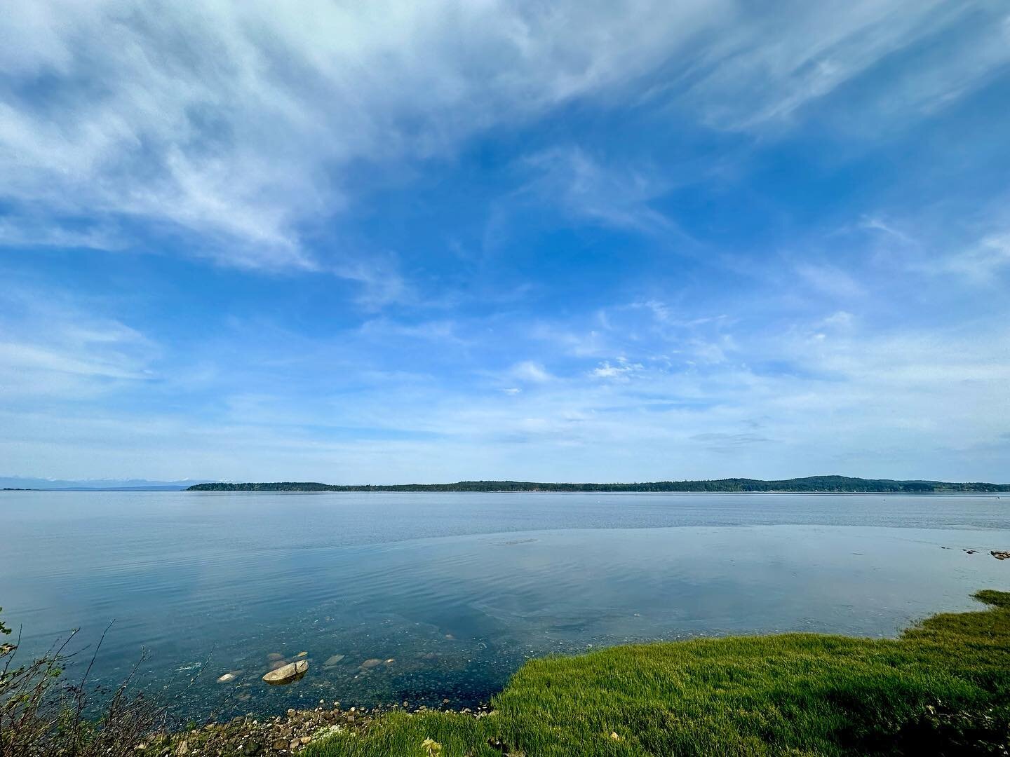 A view so good you have to pull over to take it all in 💙

&bull;

&bull;

&bull;

#travelbc #vanisle #vancouverisland #unionbay #fannybay #royston #cumberland #comox #vancouverislandtourism #beautifulbc #islandlife #airbnbcanada