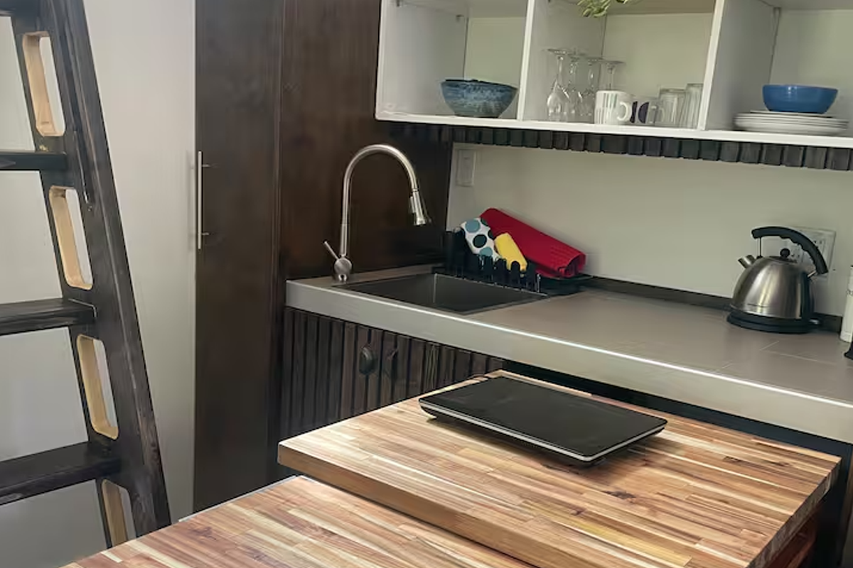 IslandLifeVacationRentals_Image4.png