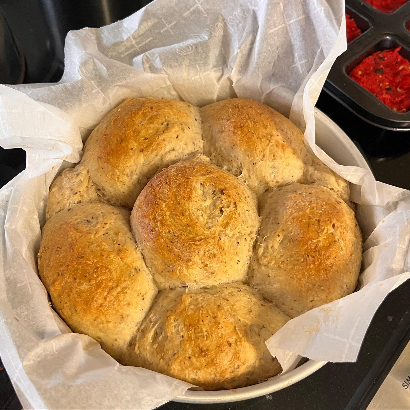 This pull apart sourdough bread is easy to make, tasty, and can accompany many different meals. 

50g active starter 
330g milk
50g butter at room temperature 
50g @thistledown_farms honey
100g hazelnut meal
400g flour 
7g salt 

In a large bowl, mix