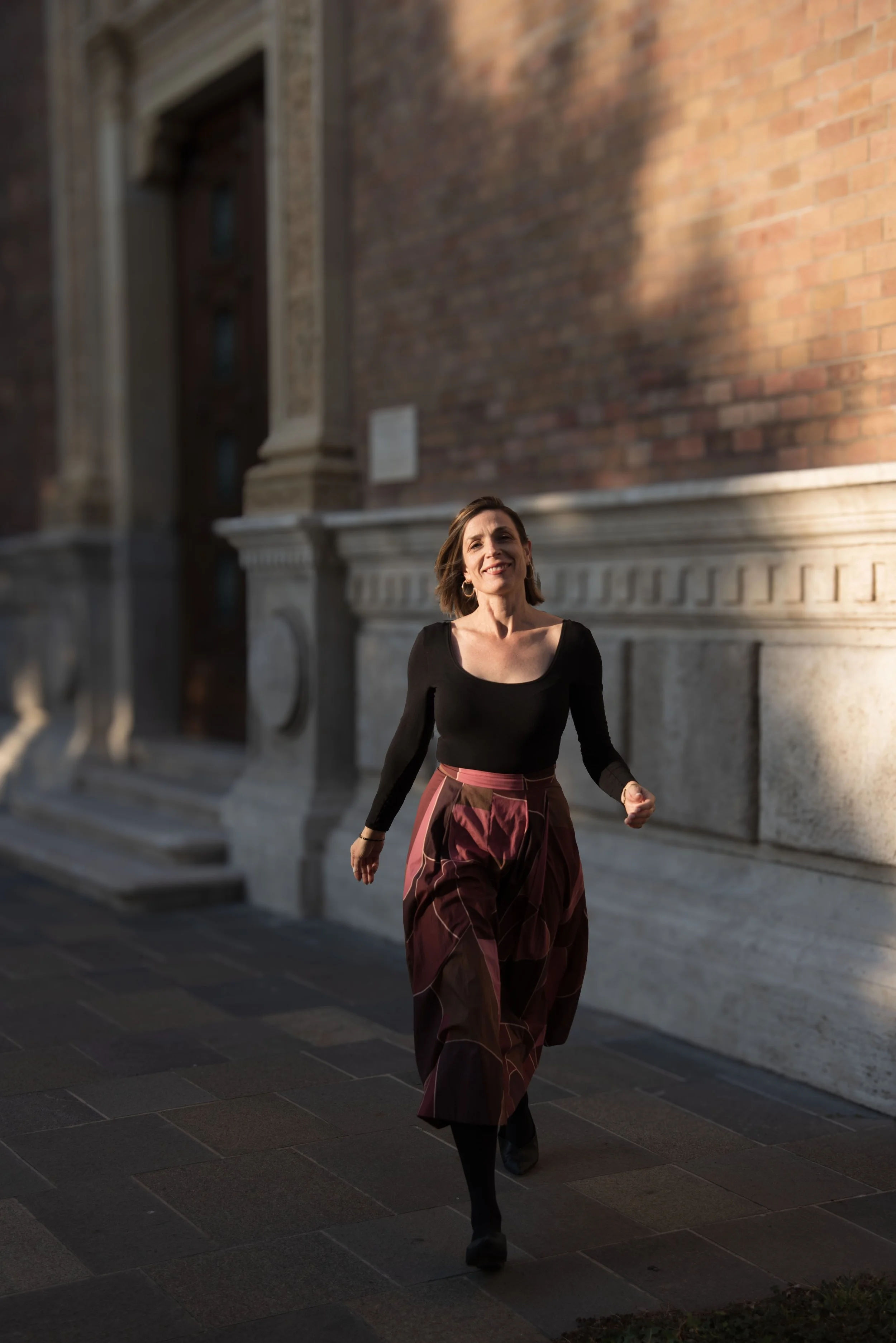 Vida Gabi vagyok. Személyiségfejlesztést, integrál pszichológiát, meditációt, jógát és számos alternatív módszert tanultam az elmúlt 30 évben, amelyek végül egy integrált rendszerré álltak össze.