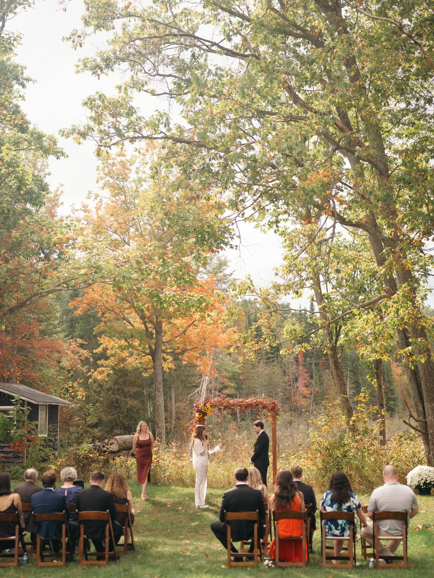 &ldquo;Hey Siri, search &ldquo;beautiful fall elopement with closest family and friends on a picturesque fall day&rdquo;.&rdquo; 

no but seriously I can&rsquo;t even do this gallery justice 😭

cannot wait to kick off my 2026 wedding szn with a lil 