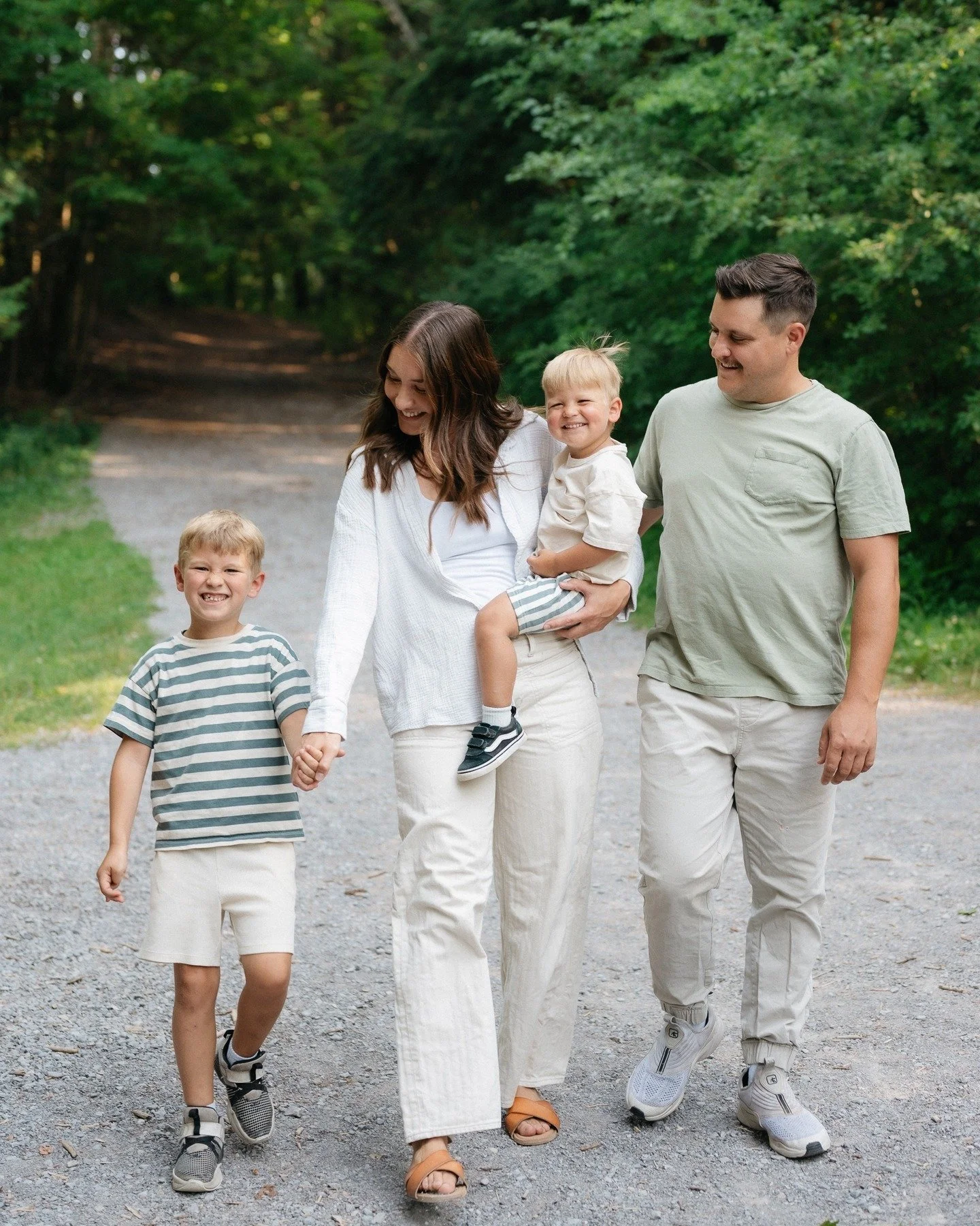cheesin' all summer long 🧀

peterborough family photographer family photo session