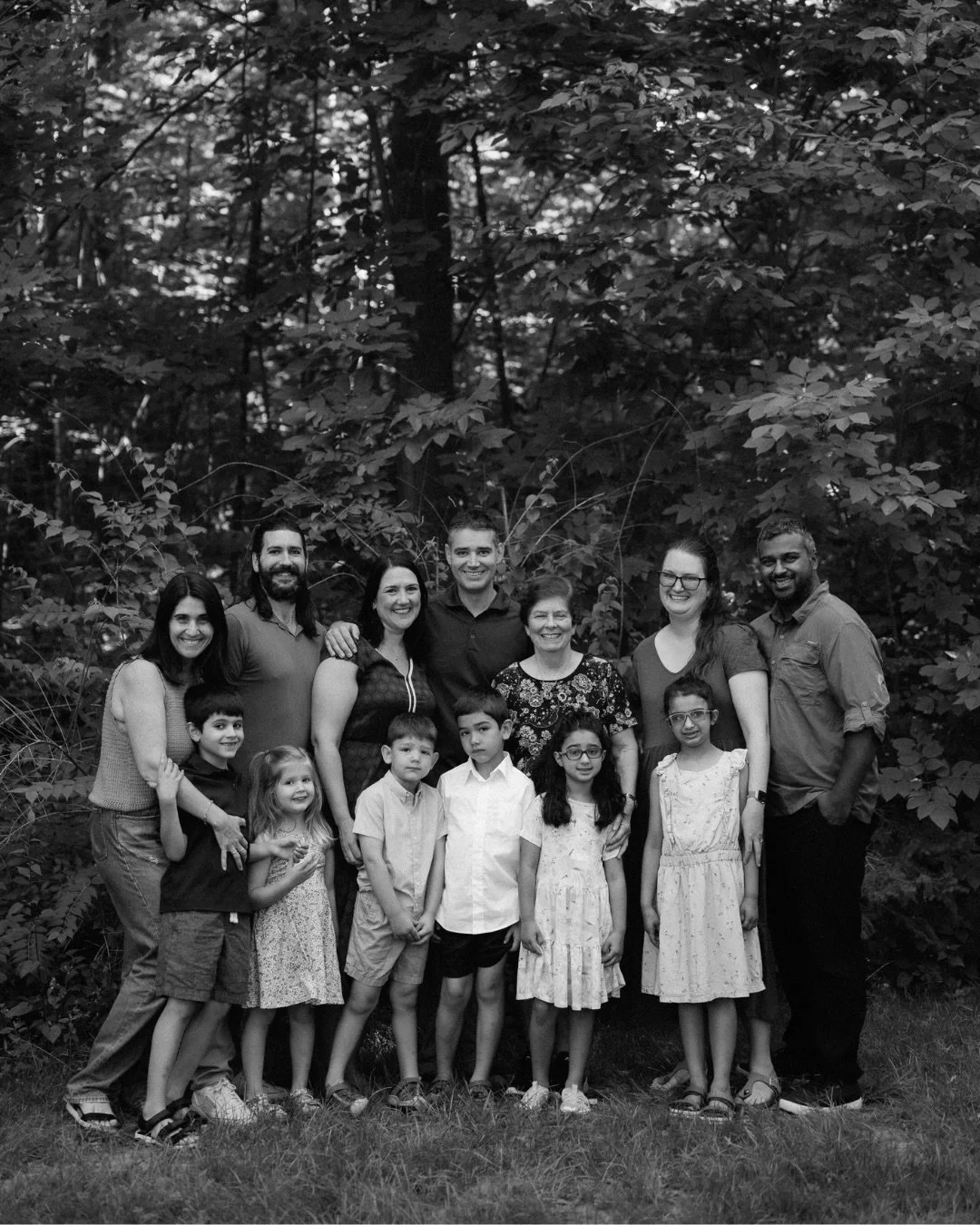 Extended family sessions capture the memories and nostalgia of everyone together, even if it&rsquo;s just a few times a year. 🫶

This session was a gift to Grandma, which I think is one of the best ways to say thank you for raising such a beautiful 