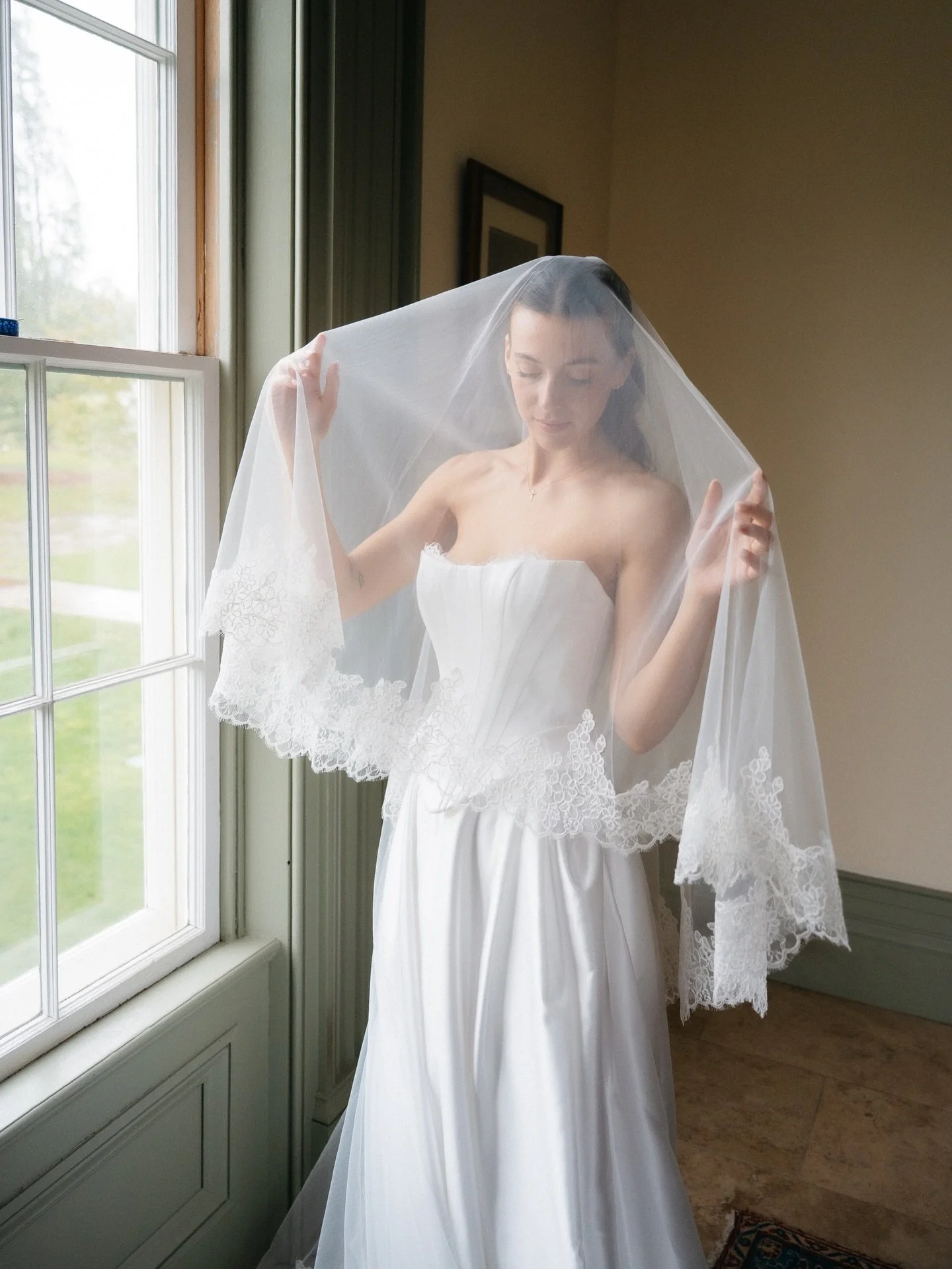 gorgeous gorgeous M in @callablanchedress from @sindersbridal ✨

peterborough wedding photographer bridal portrait wedding veil