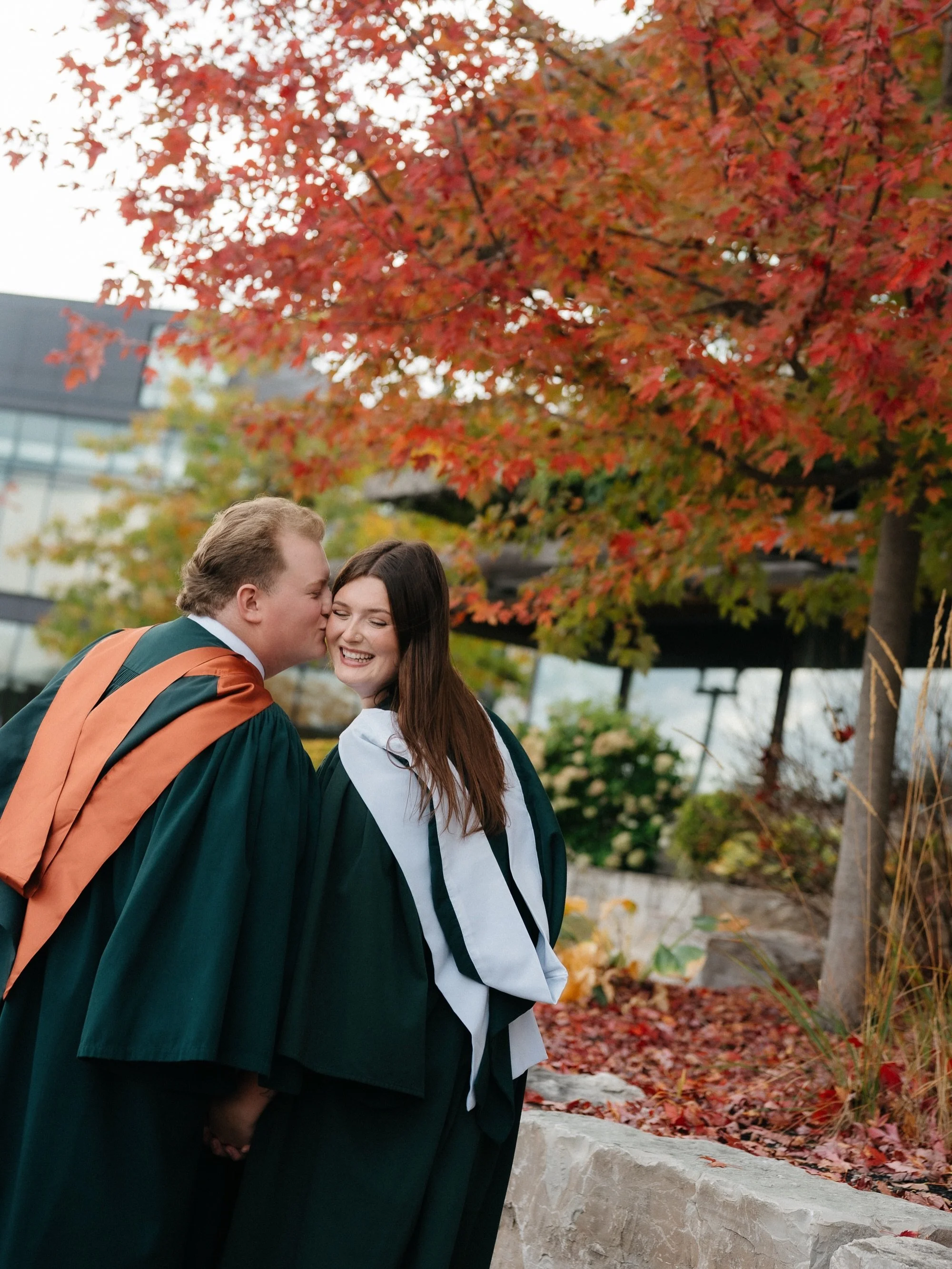 gosh I have such a soft spot for #TrentU love stories... fun fact, my husband and I met in our first year 12 years ago!

swipe to see a throwback of us on a little campus hike back in 2015 ➡️