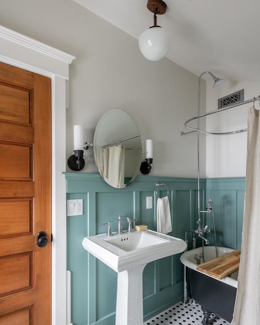 A little robins egg blue is always a good idea. 

📷@jessicavizutti 

#seattleinteriordesign #seattleinteriordesigner #bellinghaminteriordesign #bellinghaminteriorsesigner #bellinghamhistorichomes #bellinghamrealestate #bellinghamarchitecture