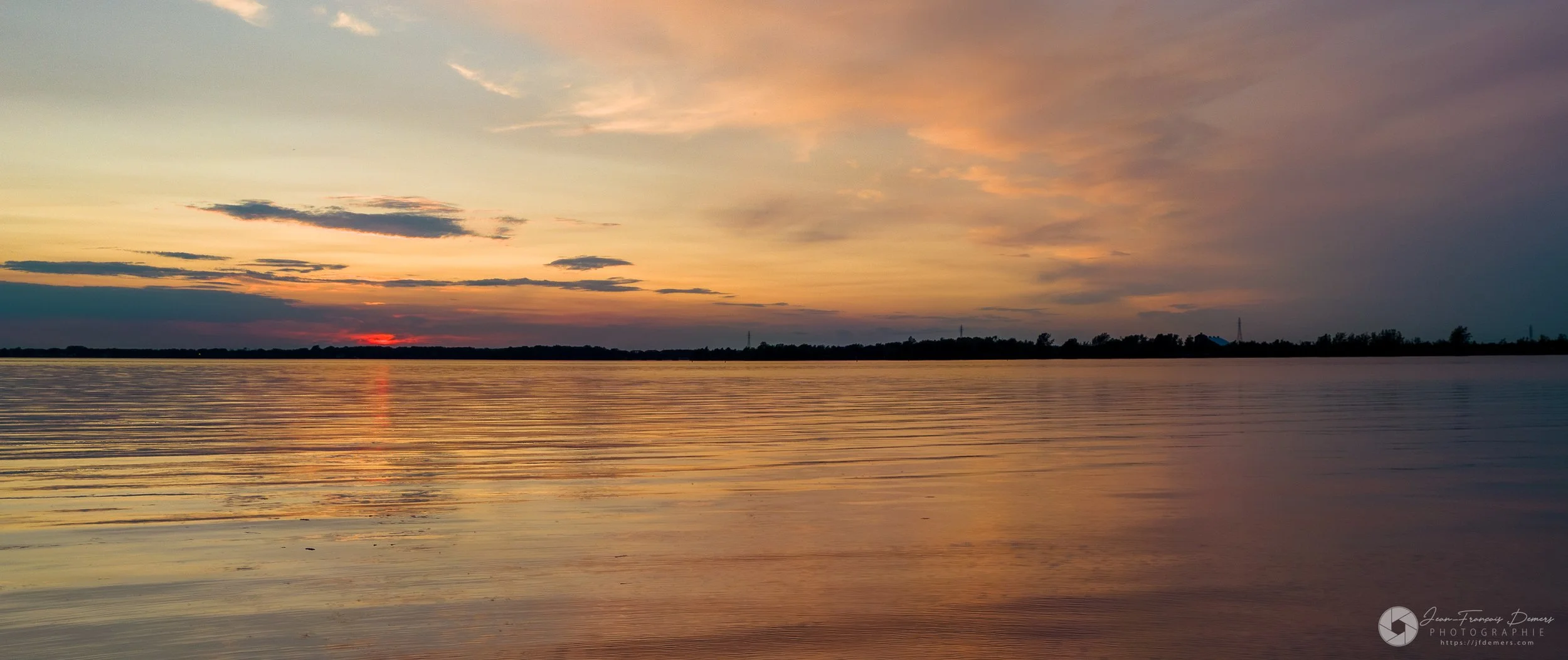 Juste après le coucher de soleil, prise au niveau de l'eau