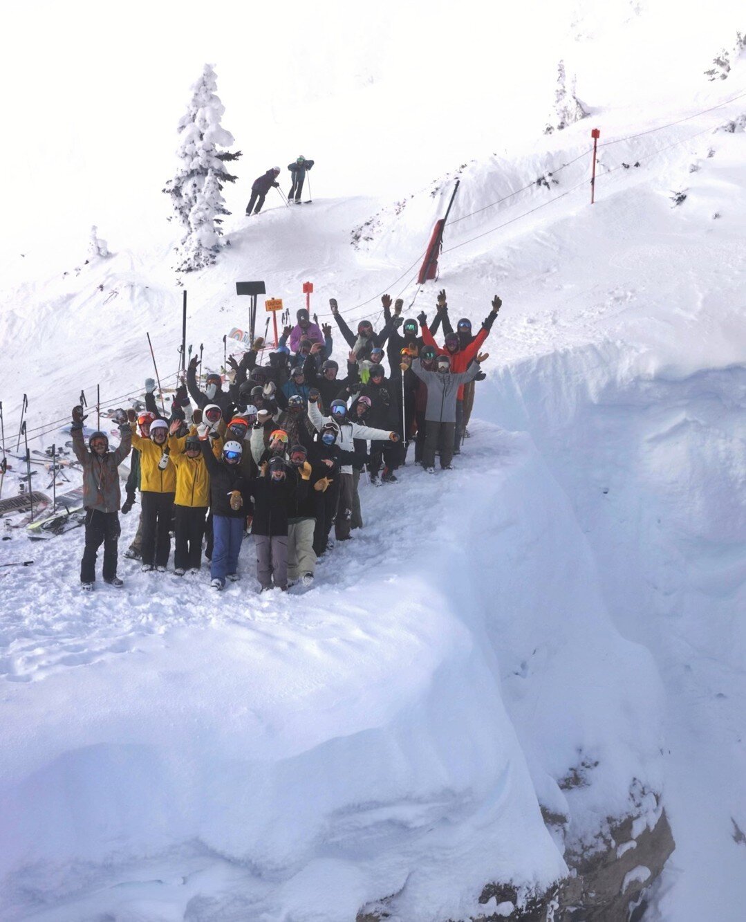 @cuboulderfreeride dropping into Corbet's in Jackson Hole on their Outside Life ski trip this winter 🧨⁠
⁠
⁠
📸 by the incredible @robvski #jacksonhole #corbetscouloir #skiwyoming #travel #winter #collegetravel #collegeskiclub #skiclub #ski #snowboar