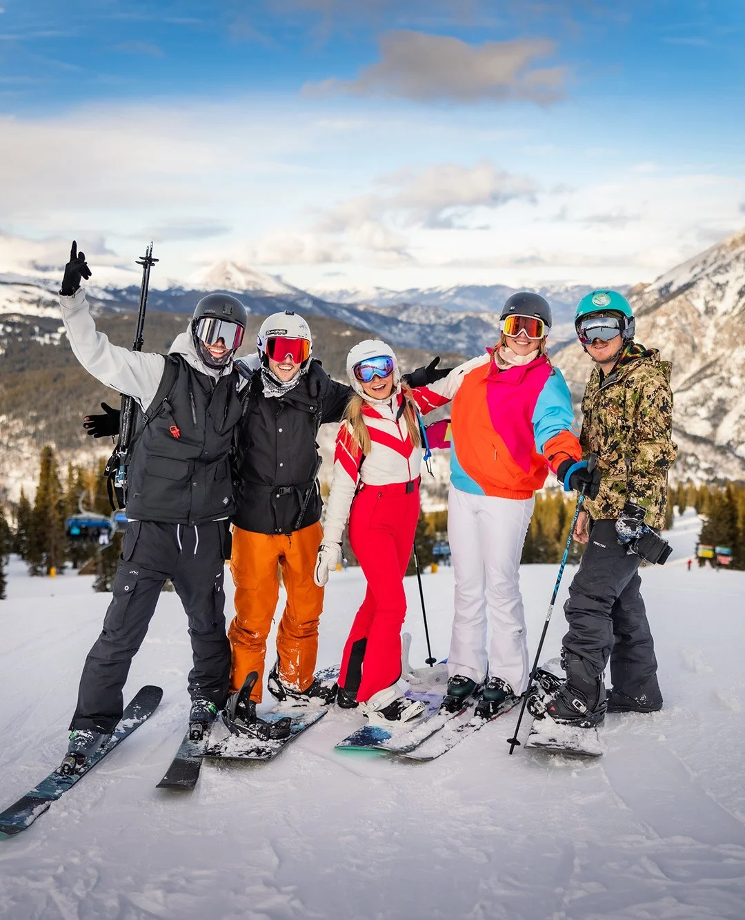 That feeling when we’re just two Mondays away from shredding @coppermtn again 🎿🏂 Who’s ready to drop in? 🔥
Join us in Copper this winter by sending it to the link in our bio ⬅️ #copper #coppermtn #mountain #pow #powder #ski #snow #s