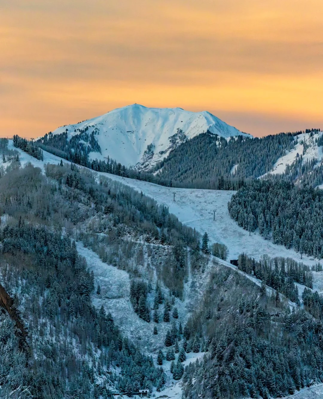 Aspen. Park City. Telluride. Two sunsets stand between us and the season. Turkey now, turns later 🦃⛷️⁠
⁠
#OutsideLife #SkiSeason #OpeningDayCountdown #Aspen #ParkCity #Telluride #SkiTrip #MountainVibes #SkiLife #SnowSeason #ApresSki #WinterIsComing 