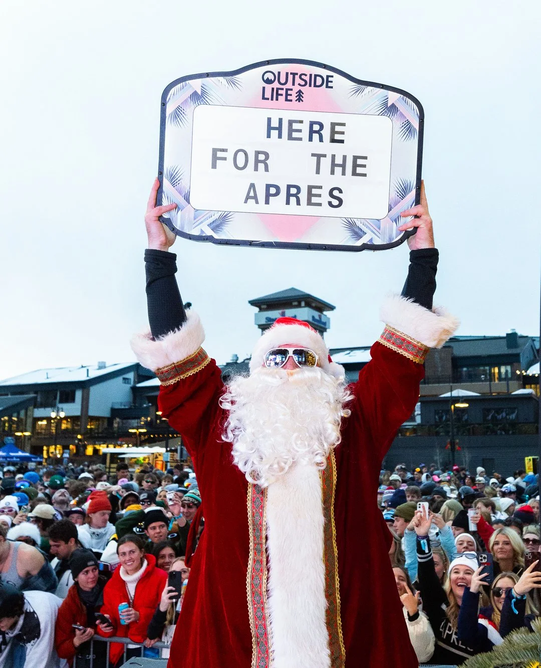 He&rsquo;s making a list, checking it twice&hellip; and hitting the apr&egrave;s before Christmas night 🍻🎅⁠
⁠
#Santa #Christmas #Skiing #Snowboarding #Apr&eacute;s #OutsideLife