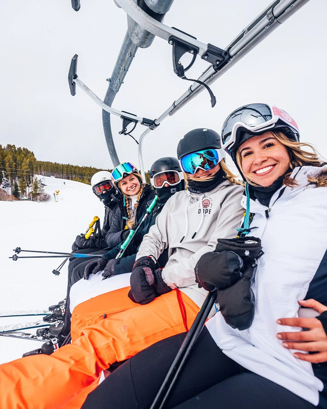 A little reminder of what&rsquo;s waiting for us ❄️🏔️⁠
⁠
#OutsideLife #PowDaze #Snow #Ski #SkiTrip #Chairlift #Snowboard #Powder #Winter #Travel