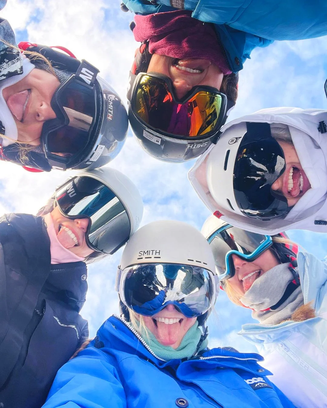 Winter looks better with the crew ❄️🤝 PowDaze season is getting closer&hellip; who&rsquo;s coming with you? 👀⁠
⁠
#OutsideLife #SkiTrip #SkiTravel #Travel #Snowboard #Ski #Trip #Colorado #PowDaze #Snow #Winter