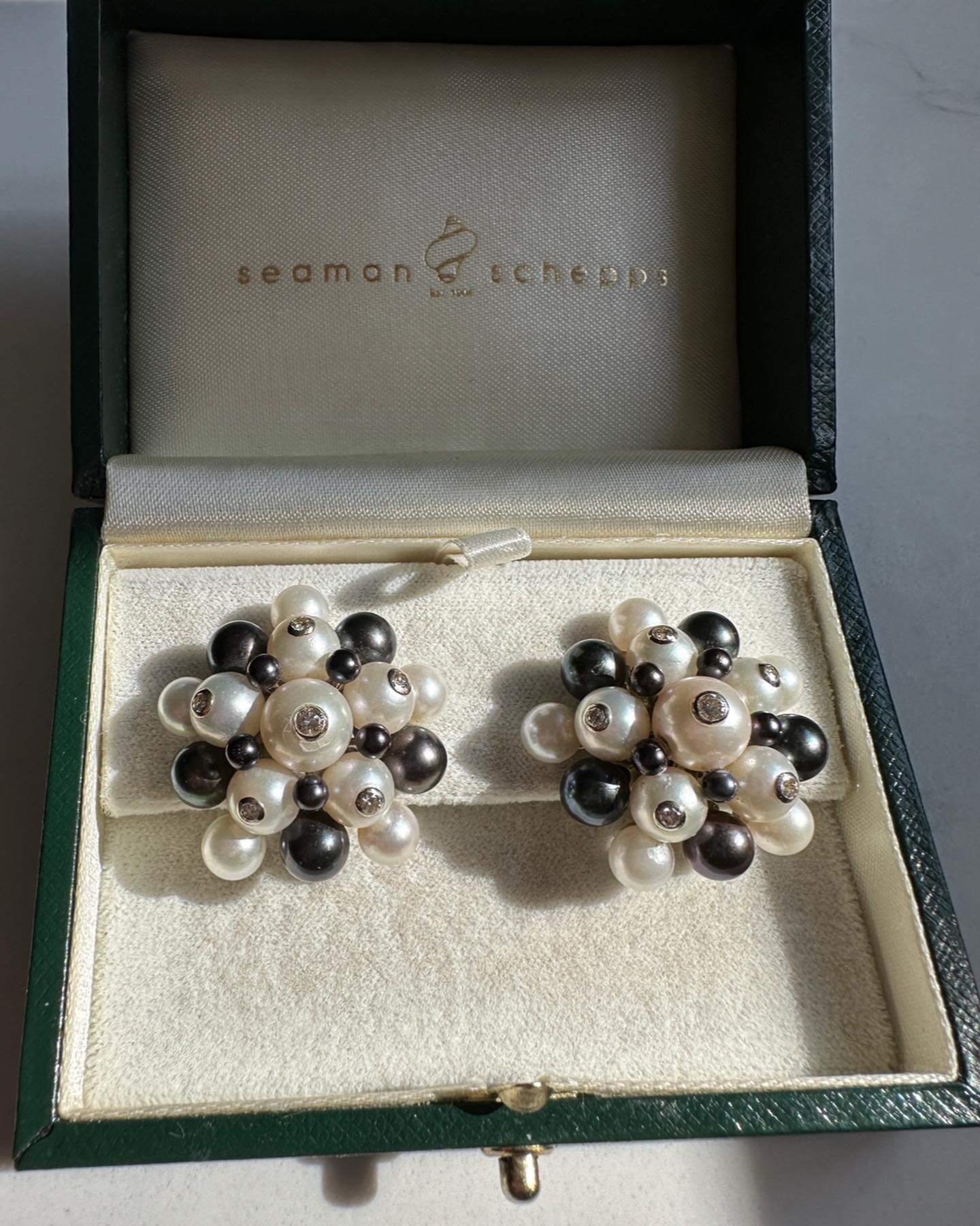 Beautiful cluster pearl ear clips by Seaman Schepps.
&hellip;
&hellip;
&hellip;

&ldquo;Inspired by sea Seaman Schepps (1881 &ndash; 1972)
Today, 50 years after his death, he continues to inspire modern jewelers. Even the name of the designer &ndash;