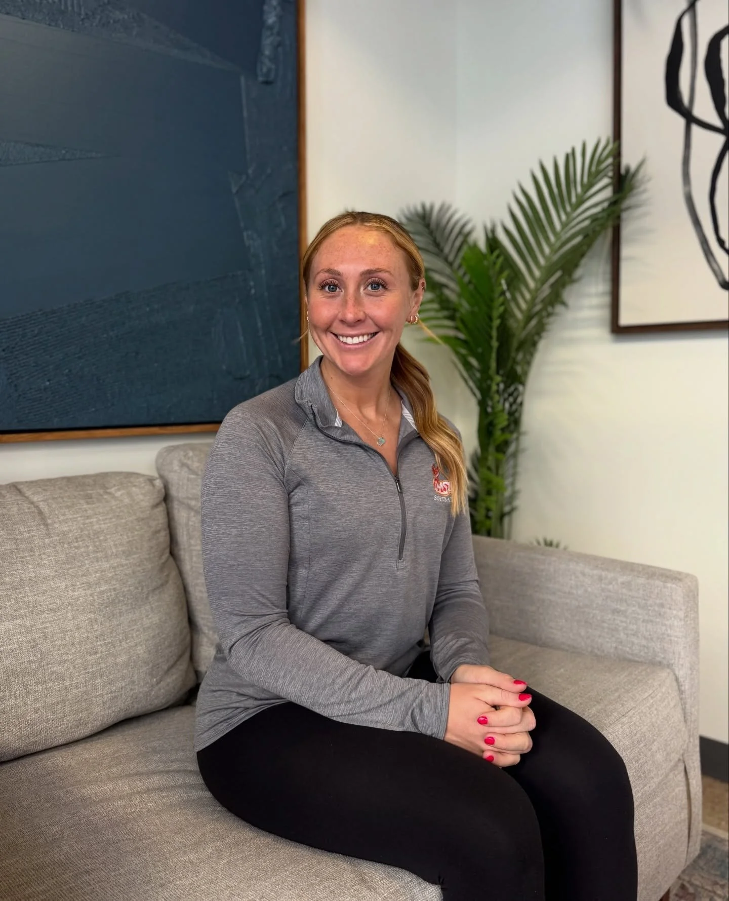 Meet our new intern, Simia at MVMT STL! 🎉💪
We&rsquo;re so excited to have her on the team! Here&rsquo;s a little get-to-know-me👇

📍 From: Fort Wayne, Indiana
🐶 Dog mom to: Bentley
🍣 Favorite food: Sushi
🎓 Education: BS in Science (May grad!)
?