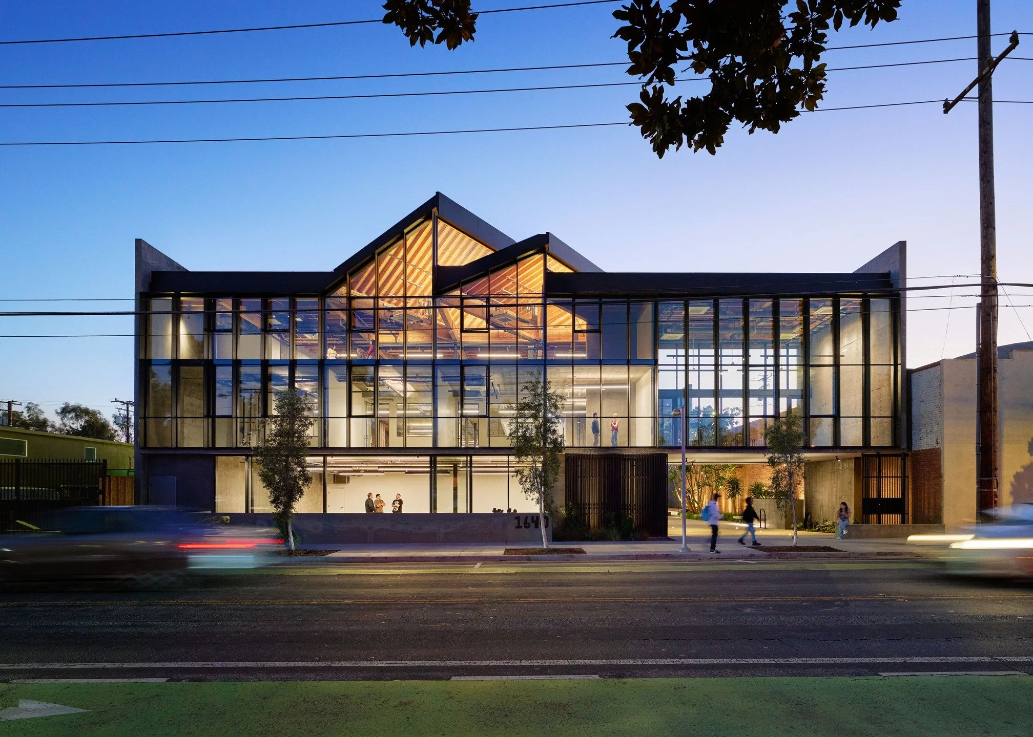 Hot off the press! 
New photos of the recently completed project situated across the street from Santa Monica's Memorial Park consists of a new two-story mixed-use program that includes retail and commercial space with one level of subterranean parki