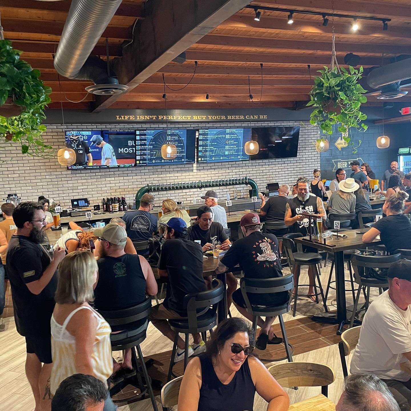 What an awesome day, we want to thank you all for coming out and helping us celebrate the grand opening of our Dana Point taproom, yesterday! @delahuntbrewing_dp 
@sm.familia and @cardjestures killed it along with our staff keeping the beer and food 