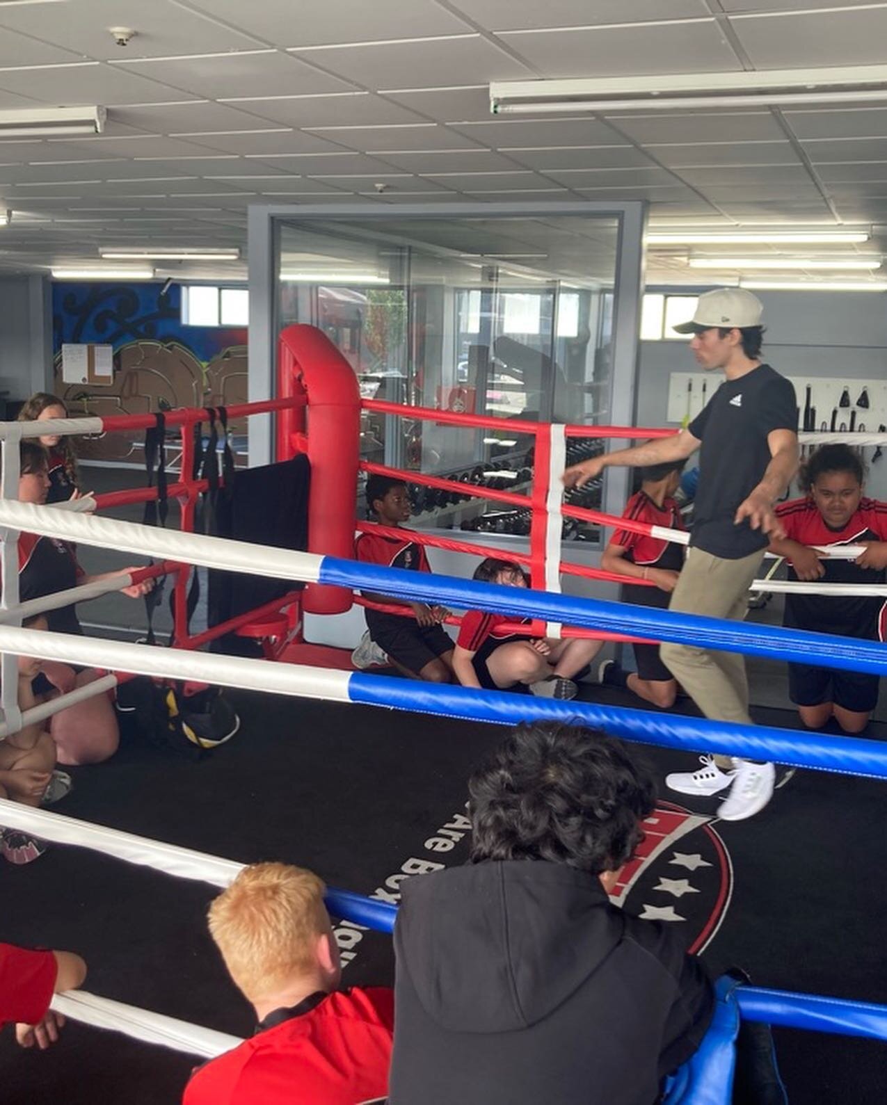 Coach Ratahi putting rangatahi from Dunedin North Intermediate through some boxing in which was a 4 day programme. We&rsquo;d like to thank Salote for the opportunity to teach these kids some skills from our beloved sport 🥊👊🏾