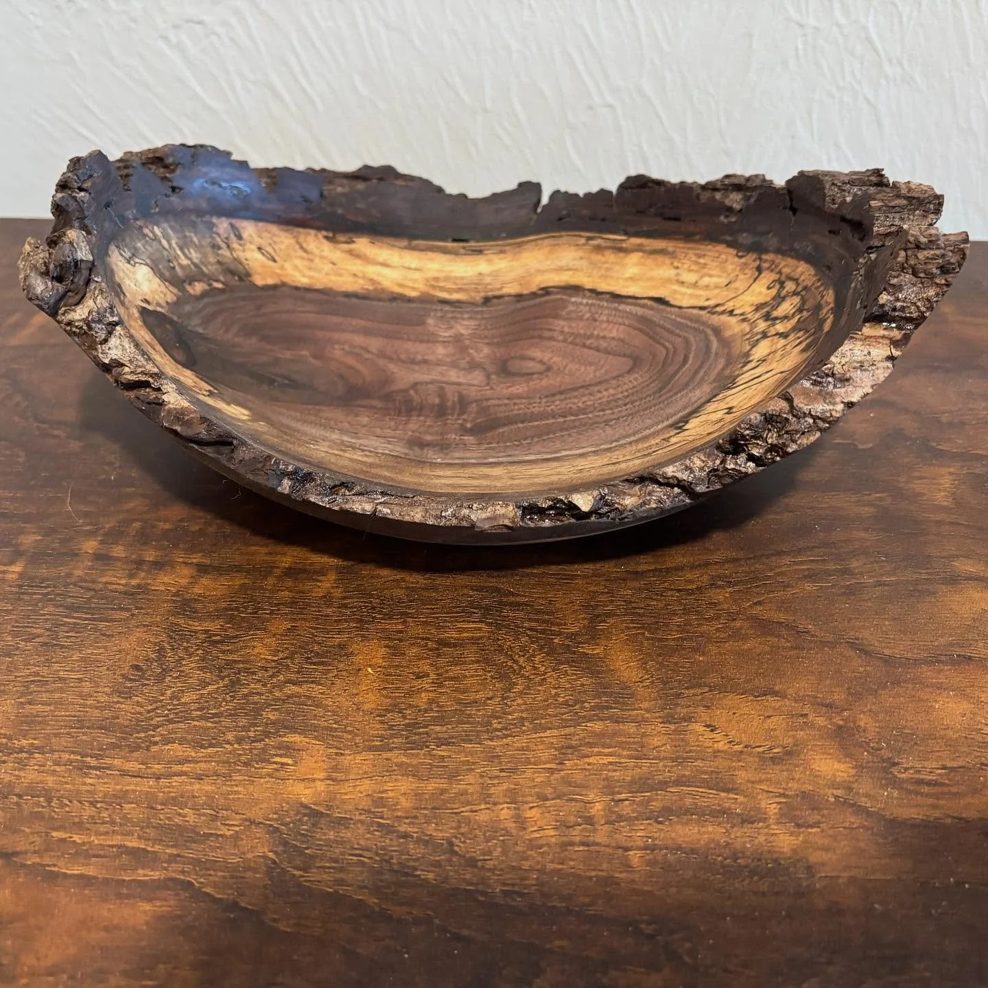 Live edge spalted Black Walnut.  #liveedgefurniture #walnutbowl #spaltedwalnutbowl #holidaygiftidea #woodturners_worldwide #handturning #woodlatheworker #woodturning