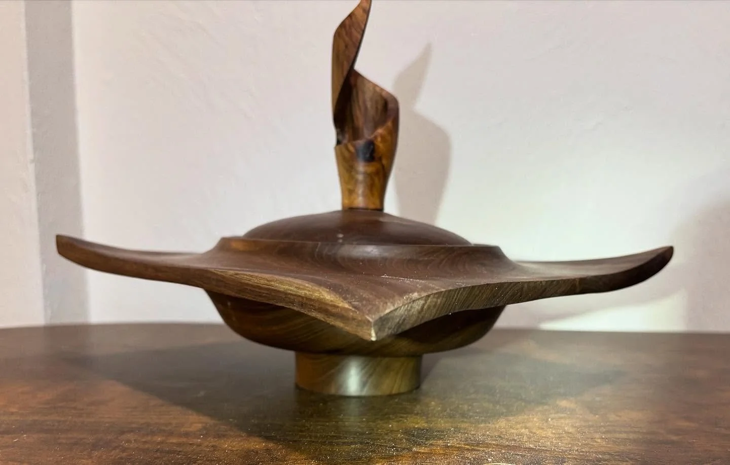 #woodturning #walnutwood #woodturnersofinstagram  #woodartist #holidaygiftideas #wooddesign #woodturner