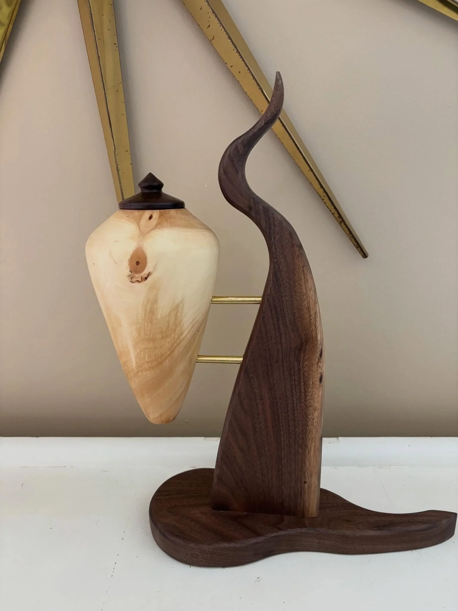 Bradford Pear vase with walnut stand. This weekend at Chesterton European market.
#chestertoneuropeanmarket #shopsmallbusinesses #woodturnersofinstagram #woodturner