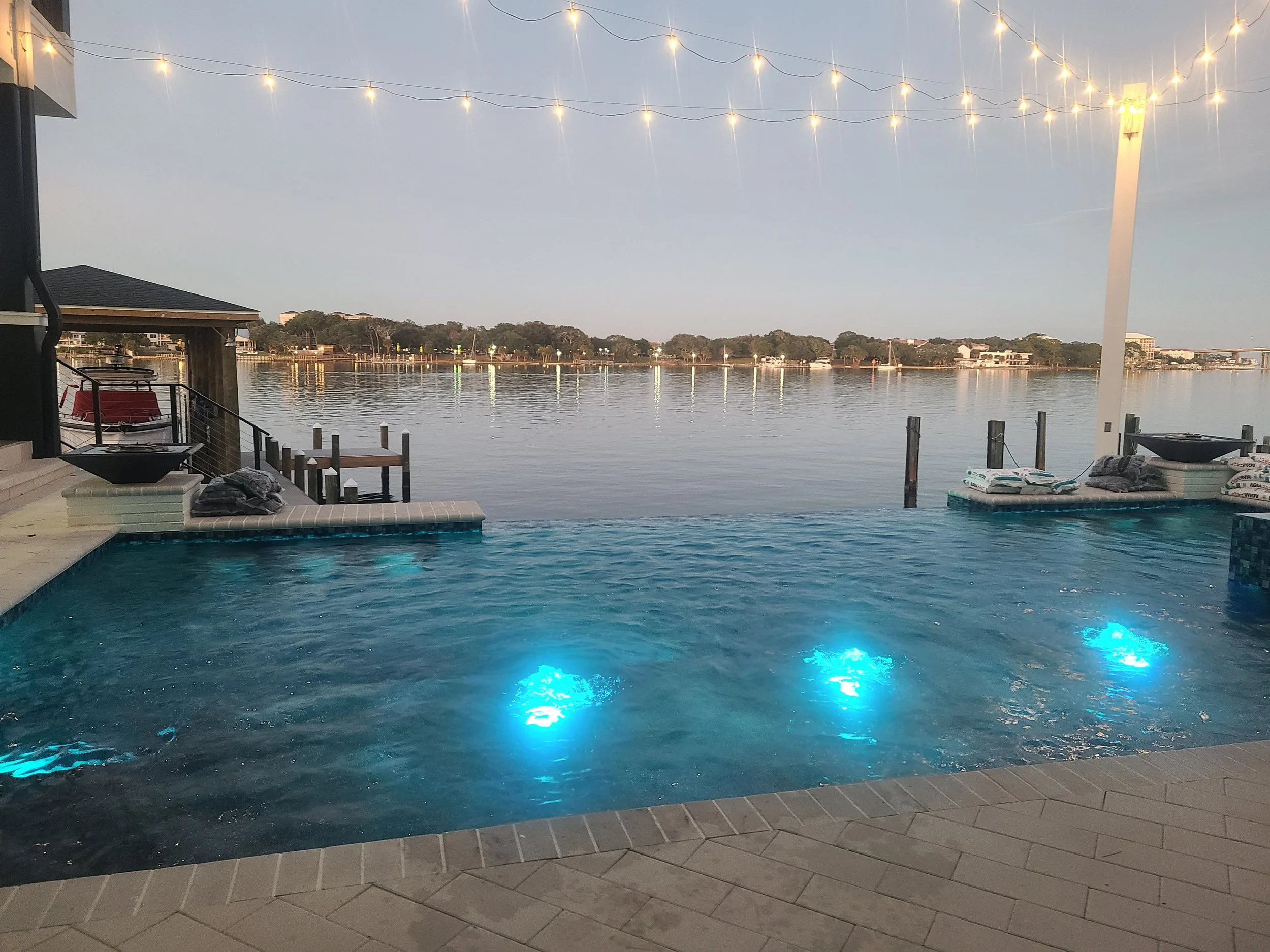 The way this pool just looks like it flows into the bay, absolutely breathtaking