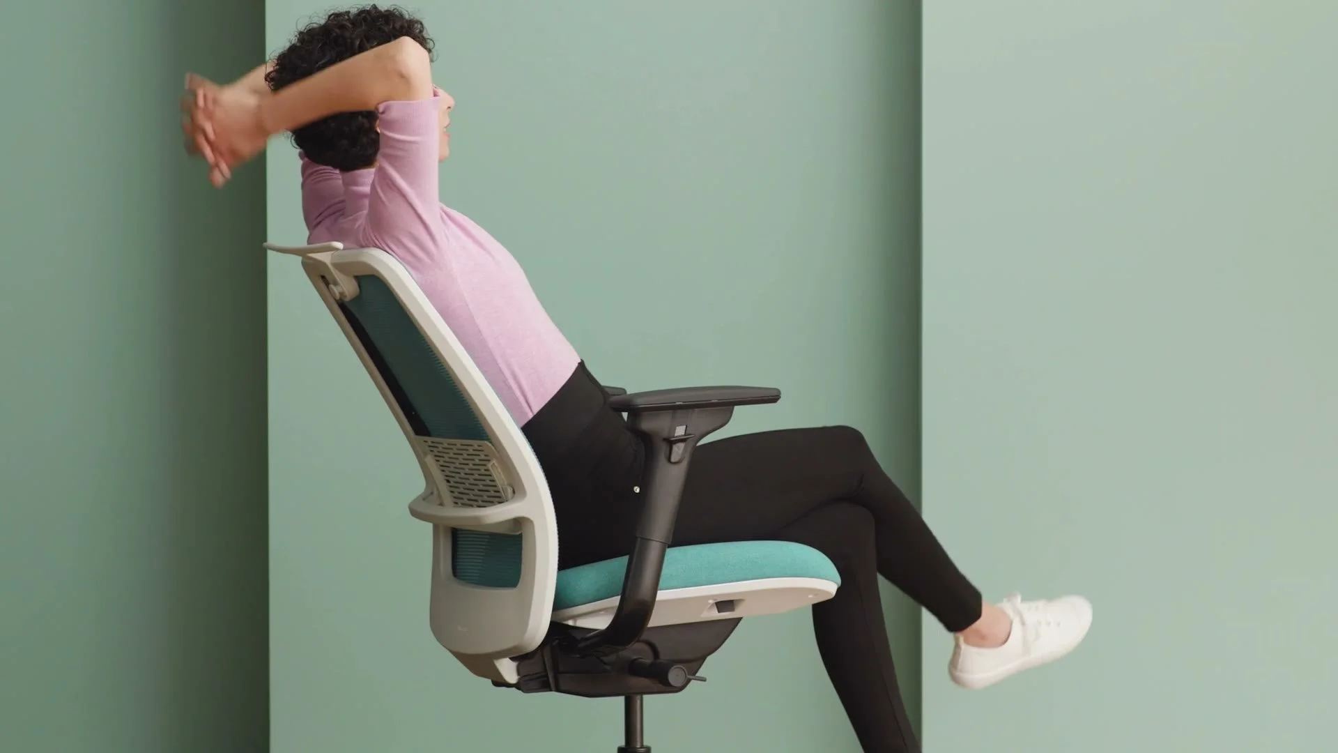 Steelcase Personality Plus, film still 5