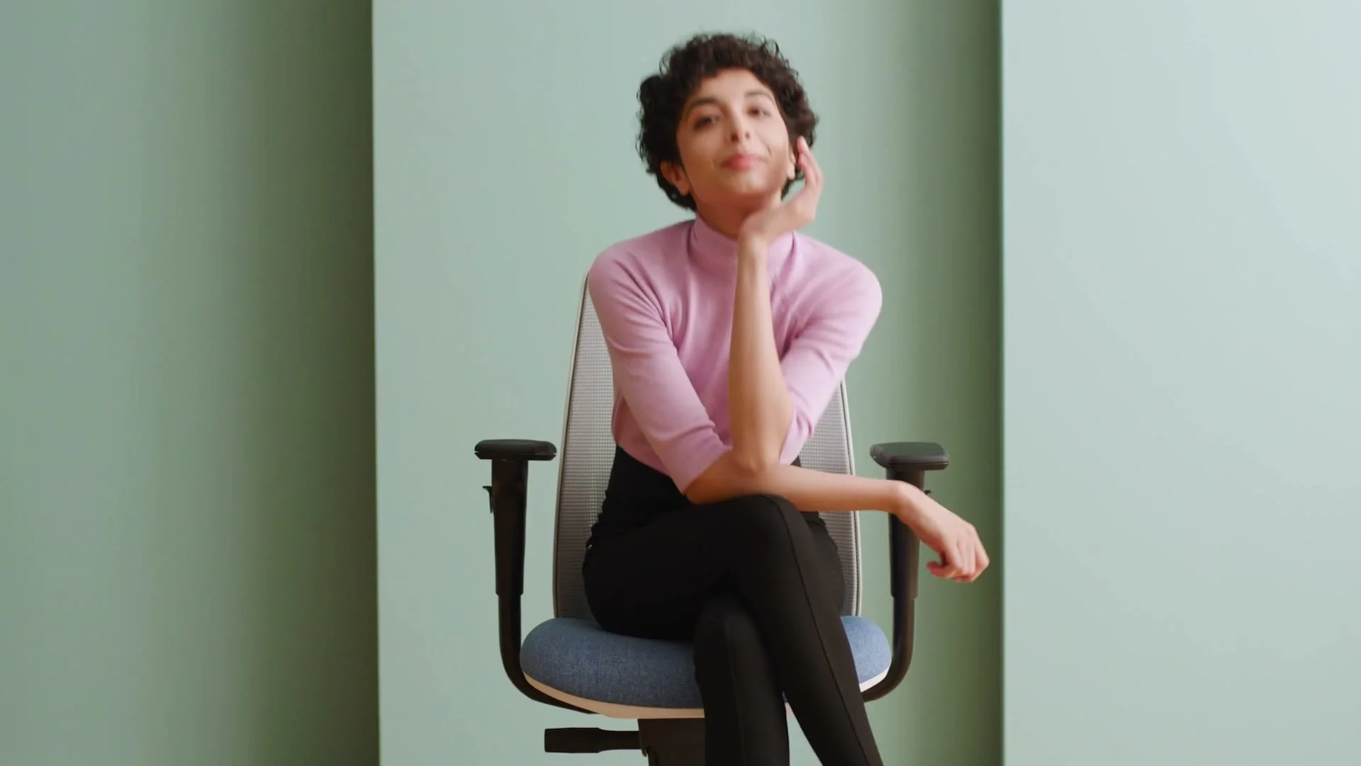Steelcase Personality Plus, film still 6