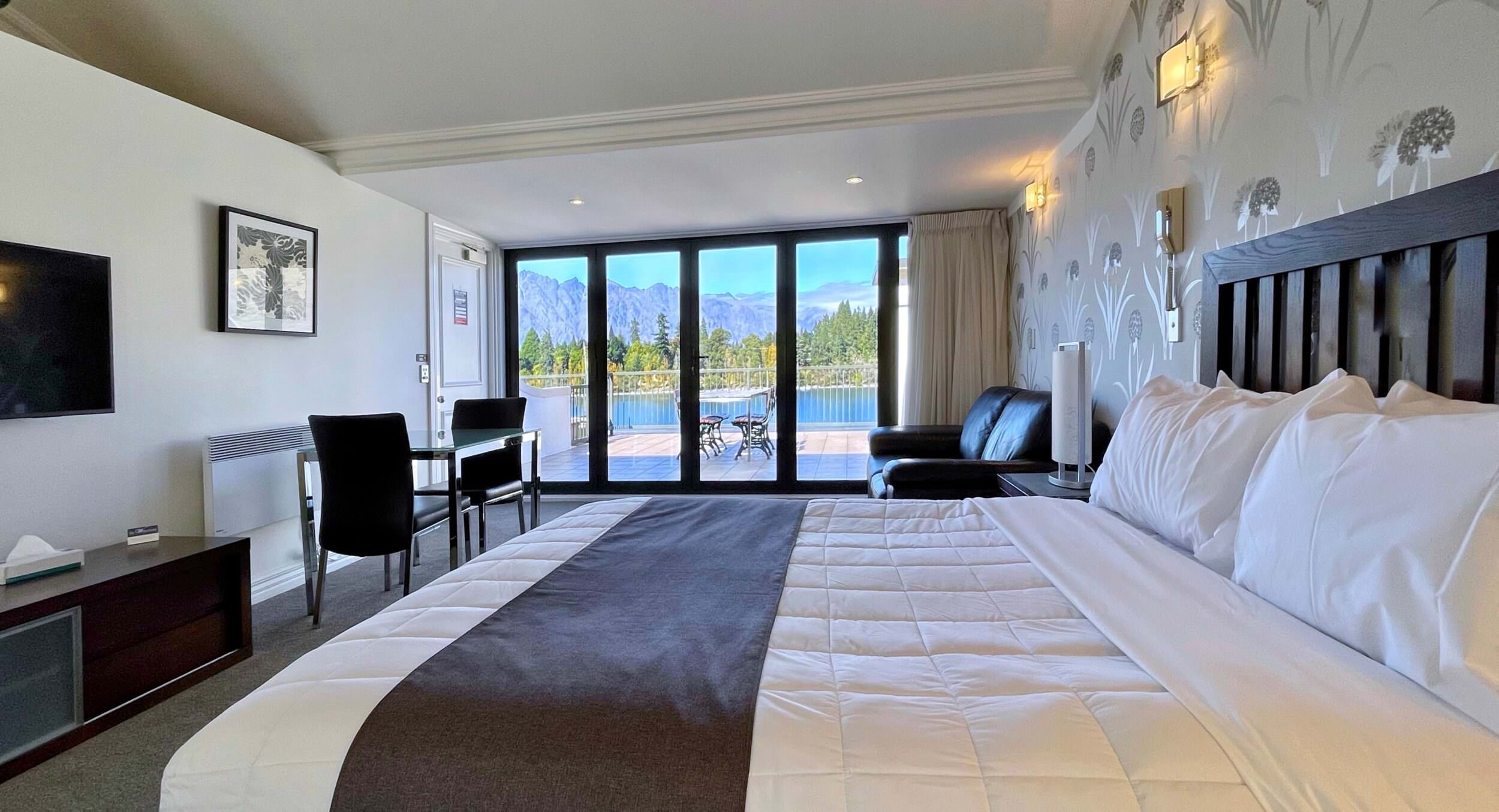 Penthouse Studio Accommodation — The Waterfront Apartments