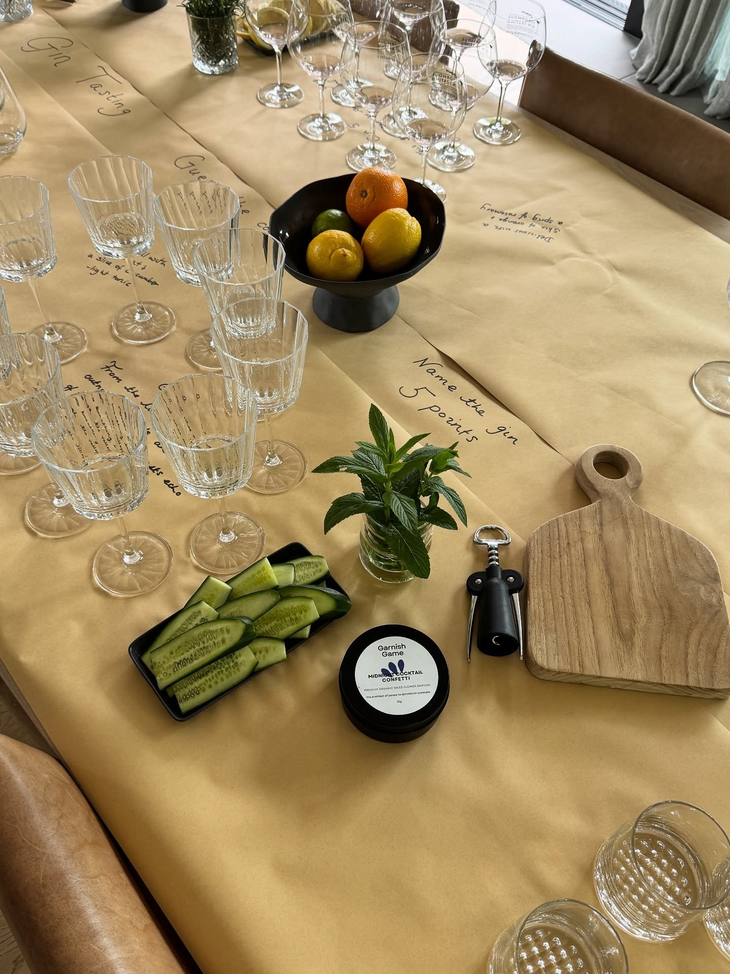 Turning gin tasting tables into tablescapes one garnish at a time. 📷@tillys.studio