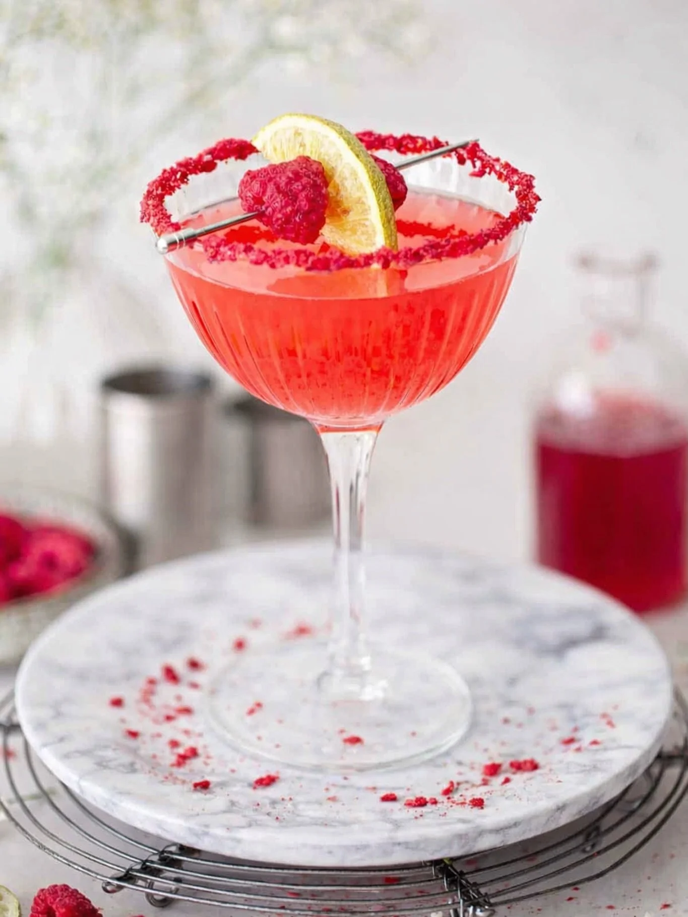 Gone are the ordinary rims. Say hello to crunchy, fruity flair with our Freeze-Dried Raspberry Diced Crumble.