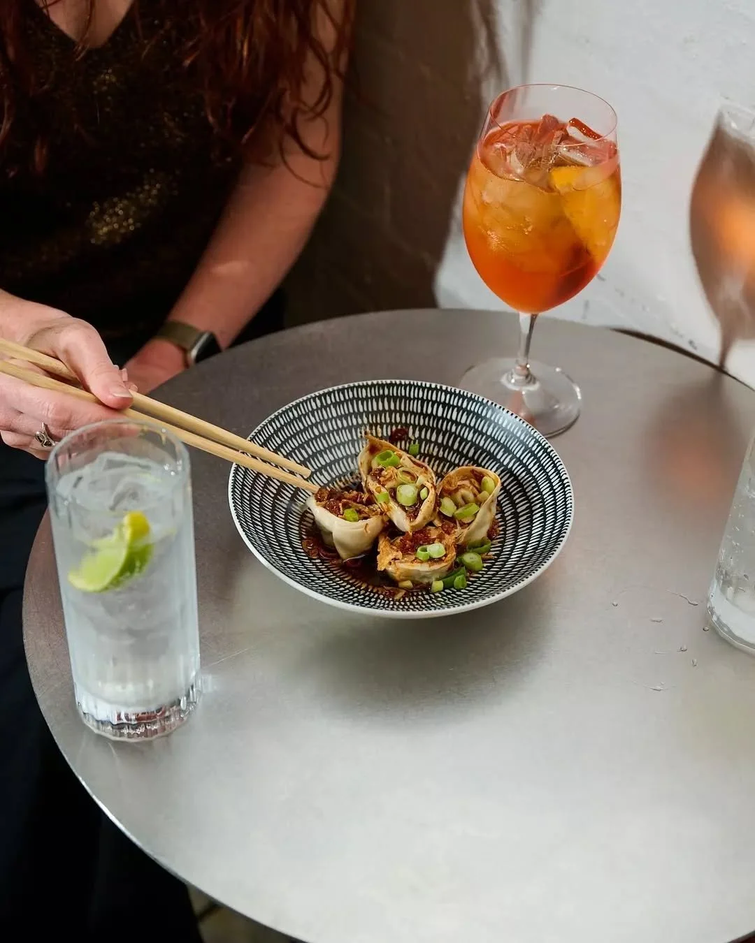 Spend your Saturday night in Luxsmith's Bar, open from 4pm.