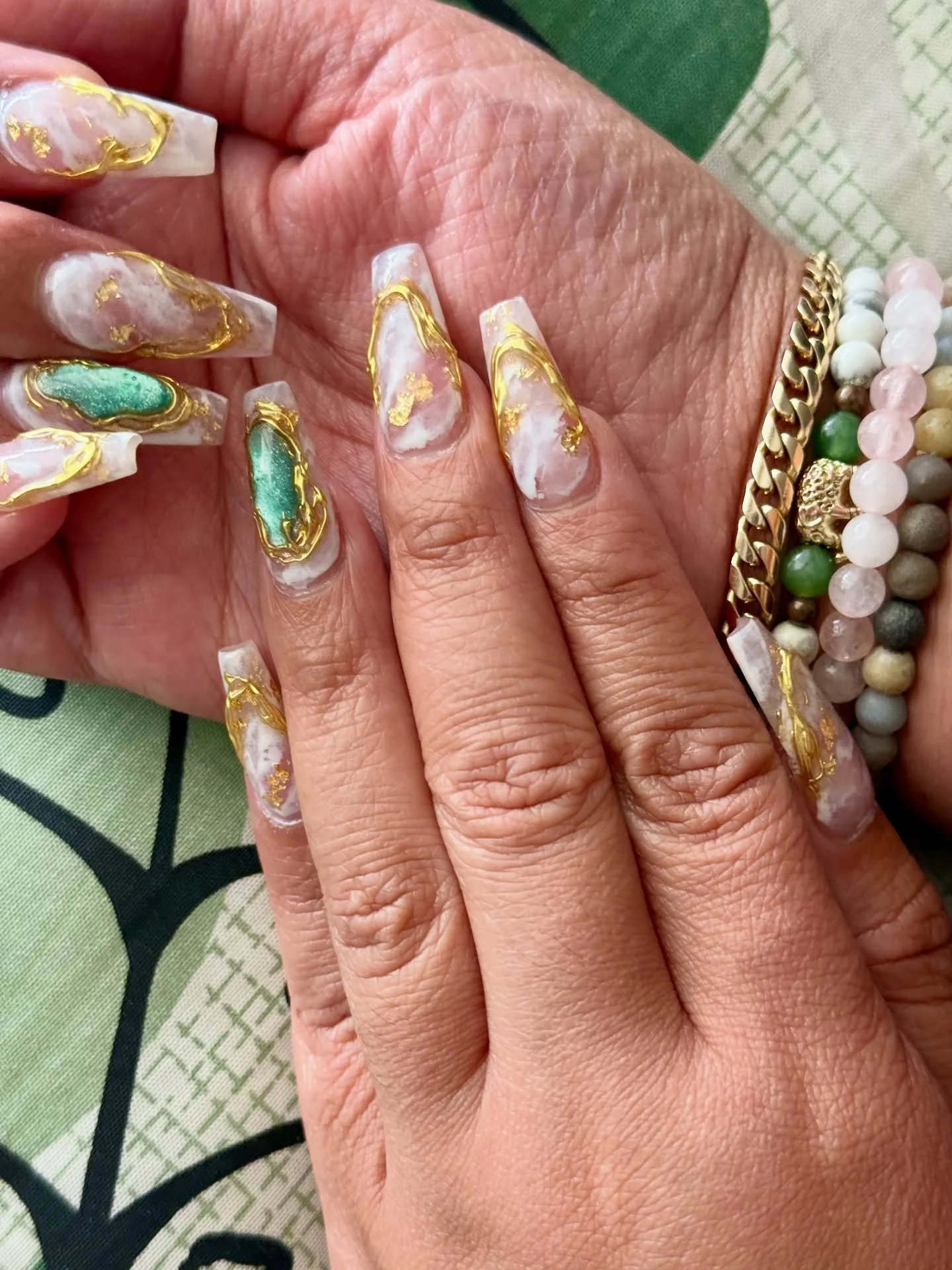 How do you stack your energy? 🌟
Do you rotate your bracelet stack depending on your vibe — or do you have that go-to combo that just feels right every time?
✨ Don’t forget about placement:
Left wrist — to receive and absorb energ