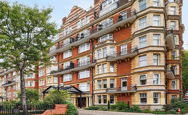 Commencing external restoration and redecoration to this period mansion block in Kensington. #construction #London #decoration #stonerepair #sashwindows #buildingmaintenance