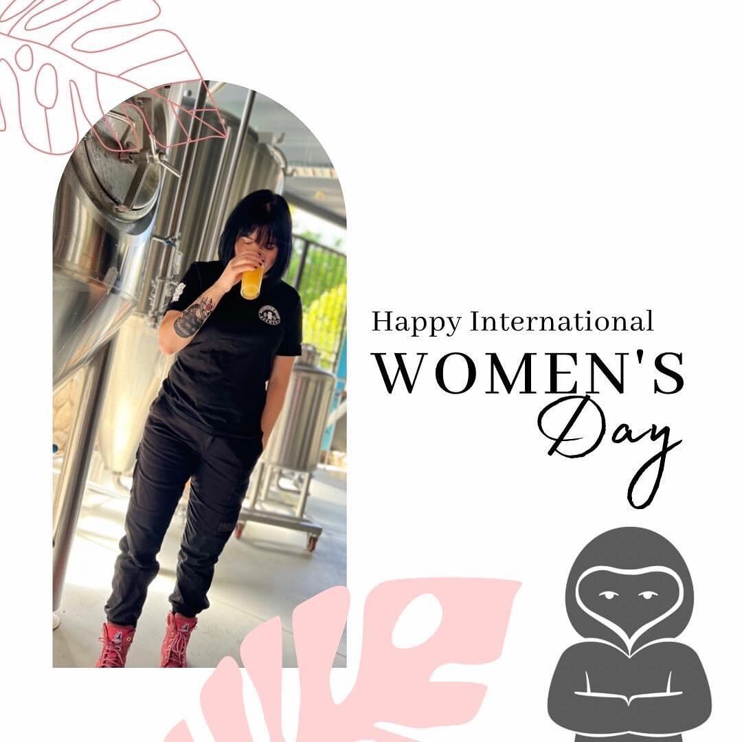 Supporting women in the industry! Happy International Women&rsquo;s Day!
#pinkbootsaustralia #pinkbootssociety #womeninbrewing #mountainmonkbrewers