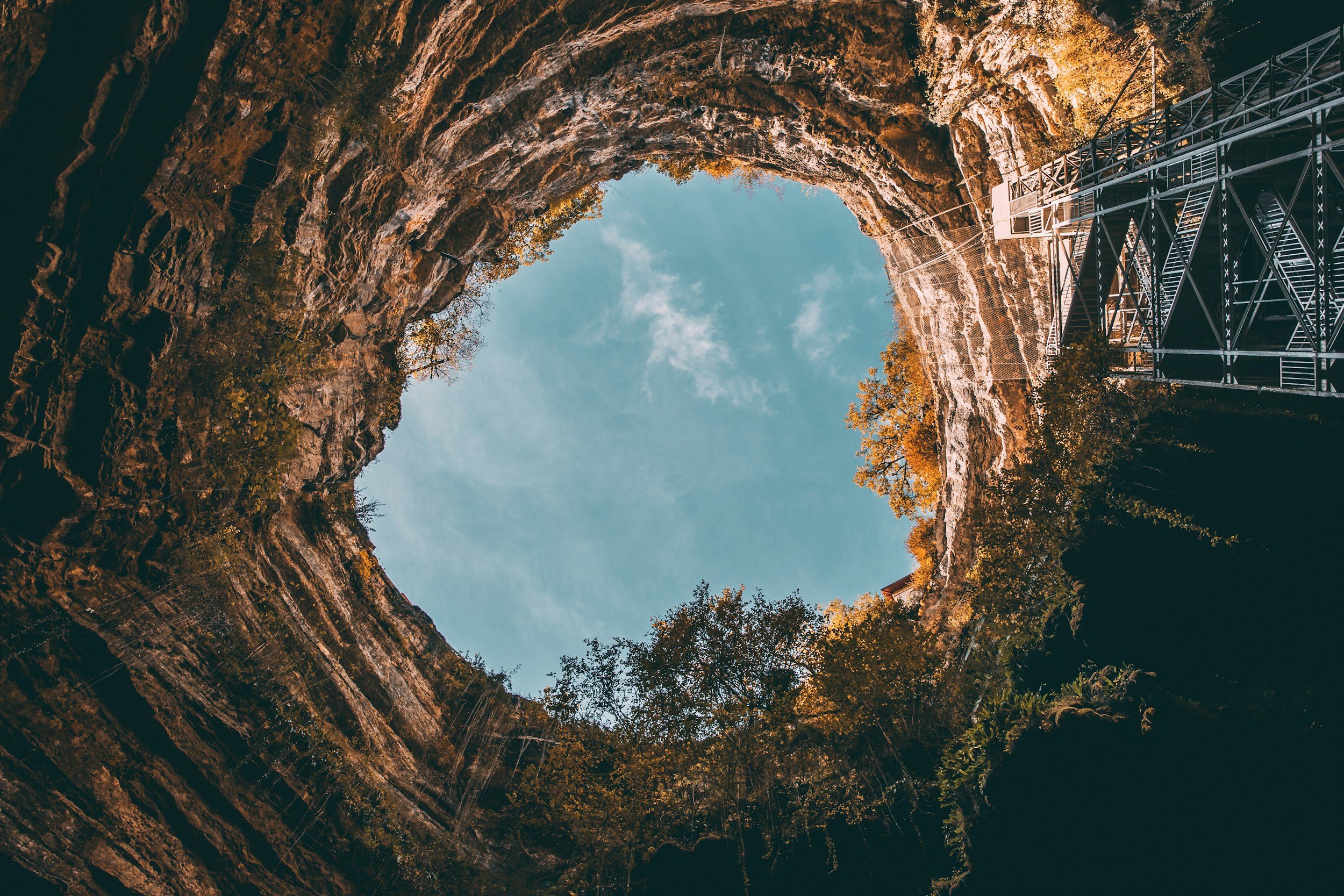 RELATIONSHIP MANAGEMENT: AVOIDING THE CHASM