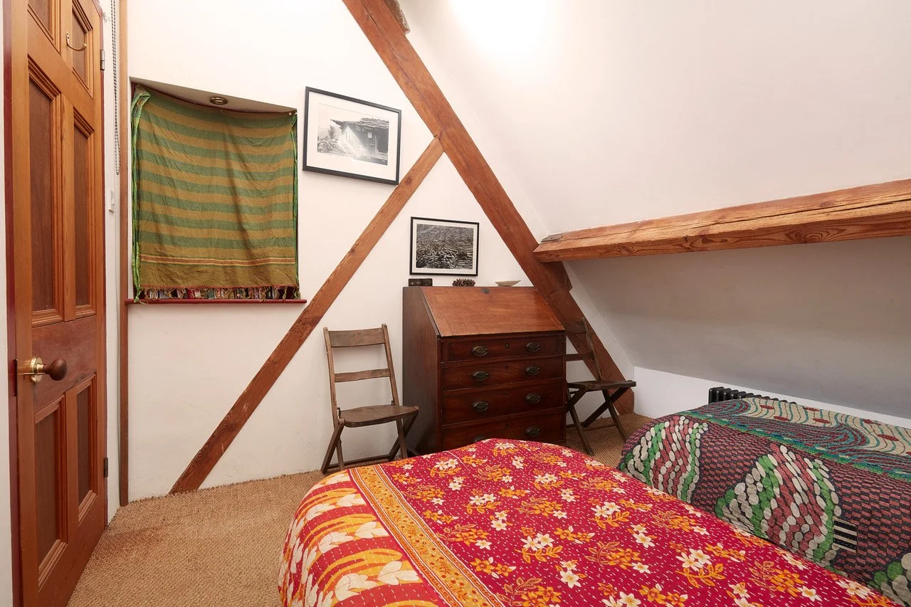 UPSAIRS BED ROOM 2__MI_7553.jpeg