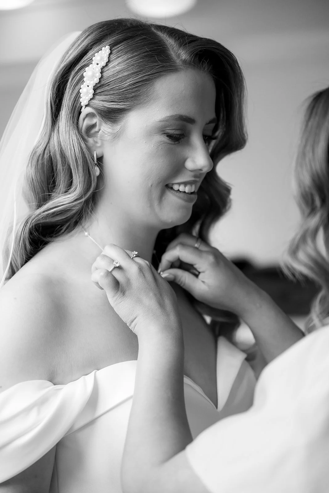 Eliza T Photography The Exchange Glasgow city centre wedding. Bride putting on her jewellery.