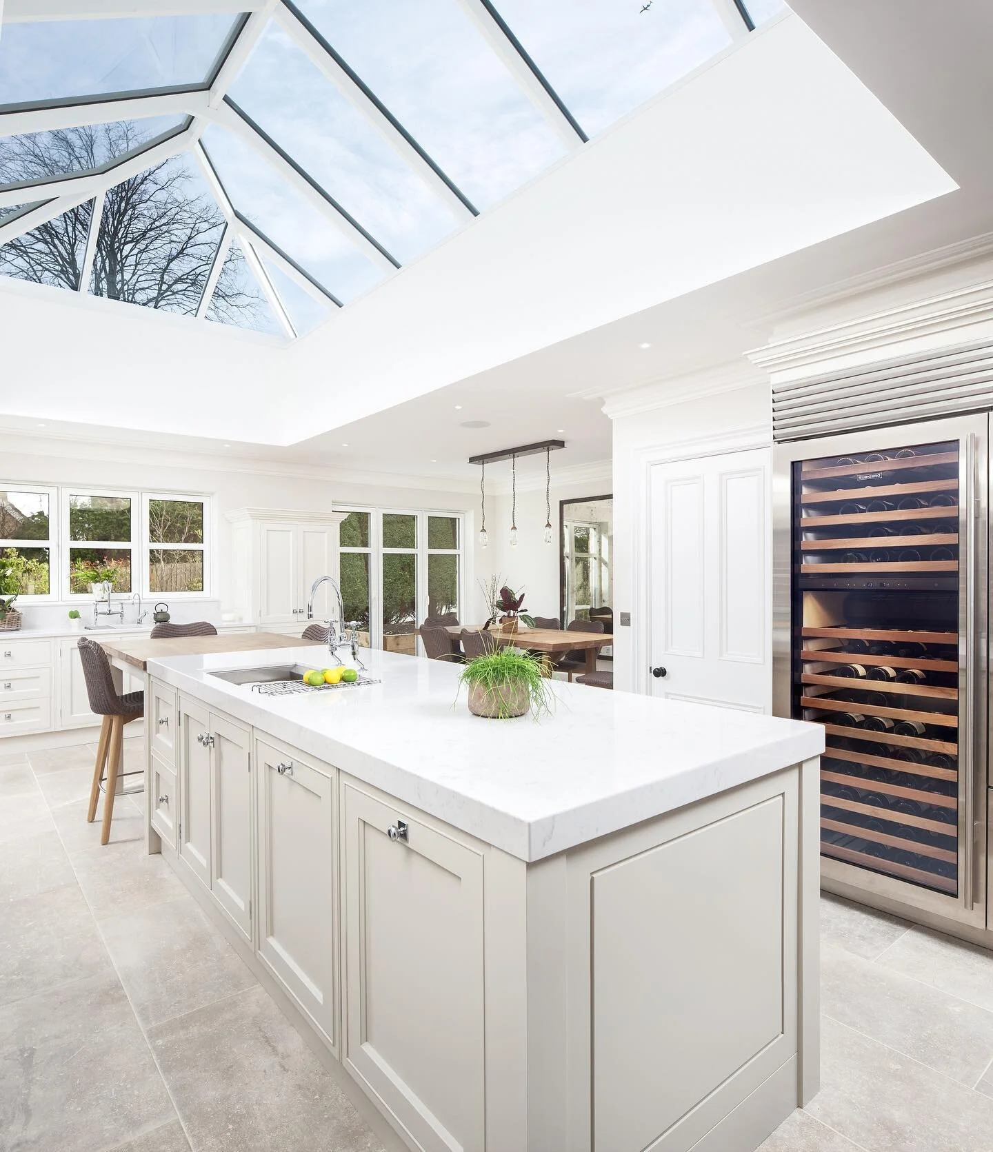 &bull; 𝐀𝐛𝐞𝐫𝐝𝐞𝐞𝐧𝐬𝐡𝐢𝐫𝐞 𝐀𝐫𝐜𝐡𝐢𝐯𝐞 𝟏 𝐨𝐟 𝟑. 

An amazing space filled with lots of natural light and neutral tones. ☁️